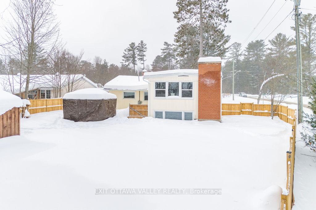Photo 29 of 1 Frontenac Crescent, Deep River — HOMEH