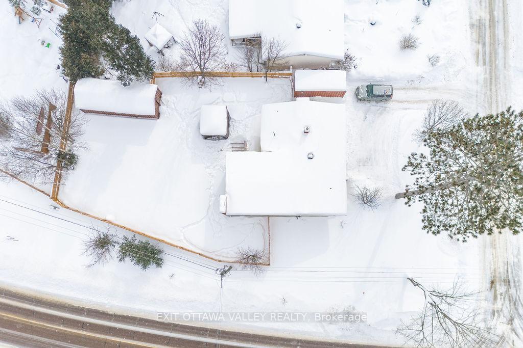 Photo 30 of 1 Frontenac Crescent, Deep River — HOMEH
