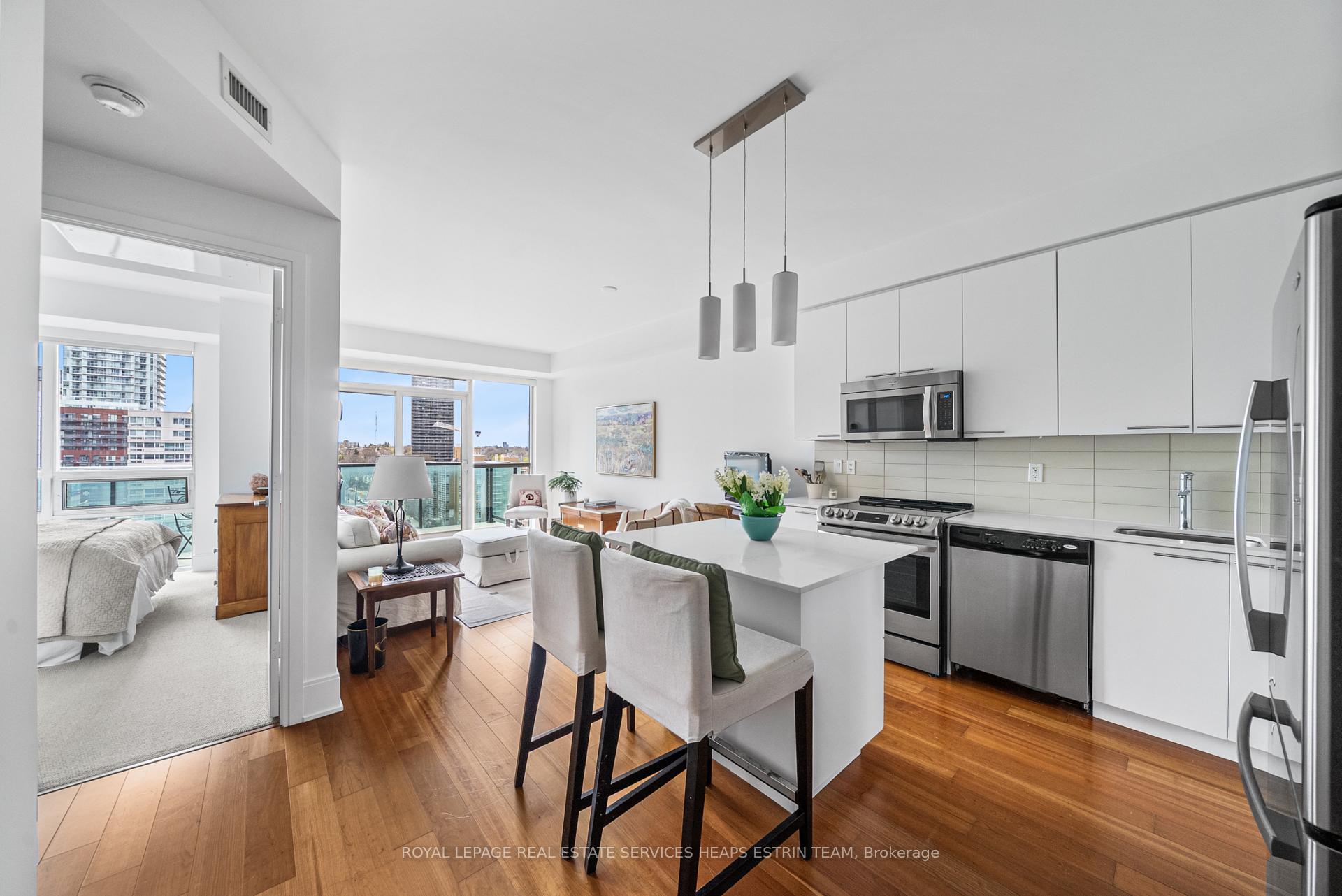 Photo 1 of Unit 801, 25 Broadway Avenue, Toronto, Mount Pleasant West — HOMEH