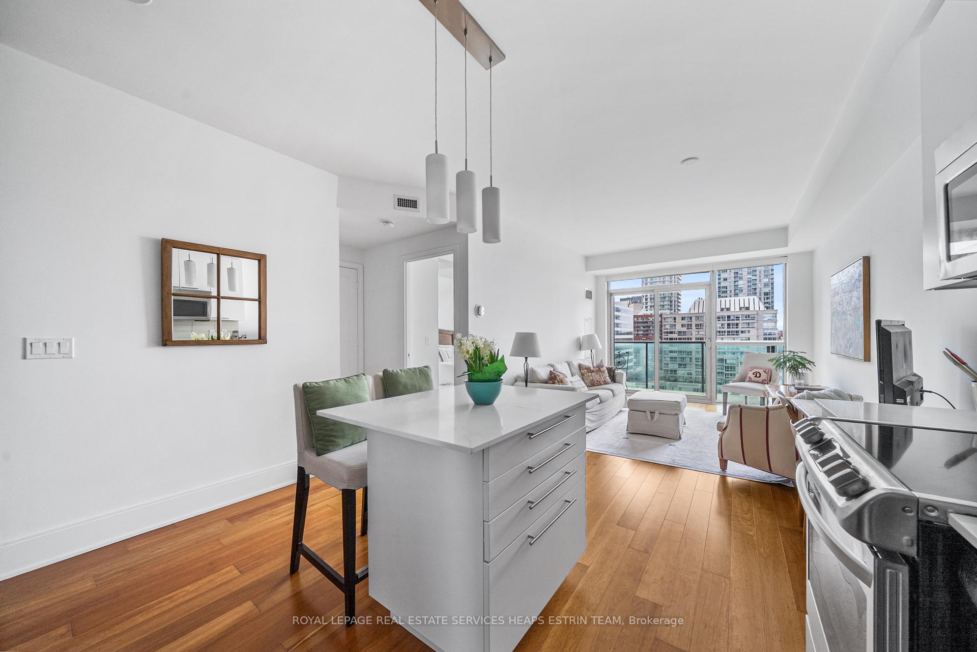 Photo 12 of Unit 801, 25 Broadway Avenue, Toronto, Mount Pleasant West — HOMEH