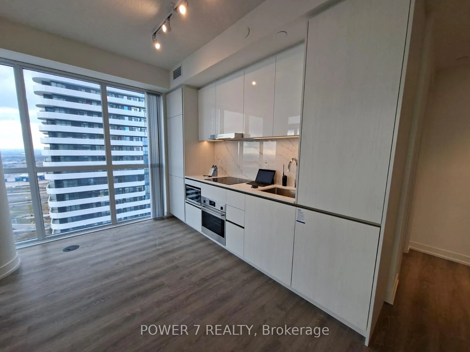 Photo 2 of Unit 4012, 8 Interchange Way, Vaughan, Vaughan Corporate Centre — HOMEH