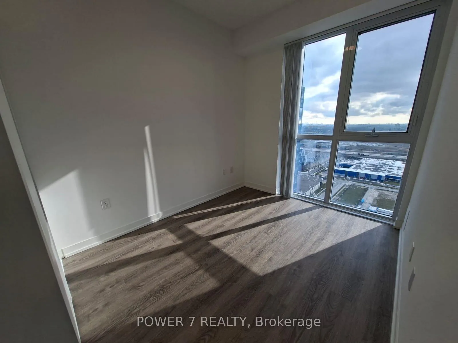 Photo 4 of Unit 4012, 8 Interchange Way, Vaughan, Vaughan Corporate Centre — HOMEH
