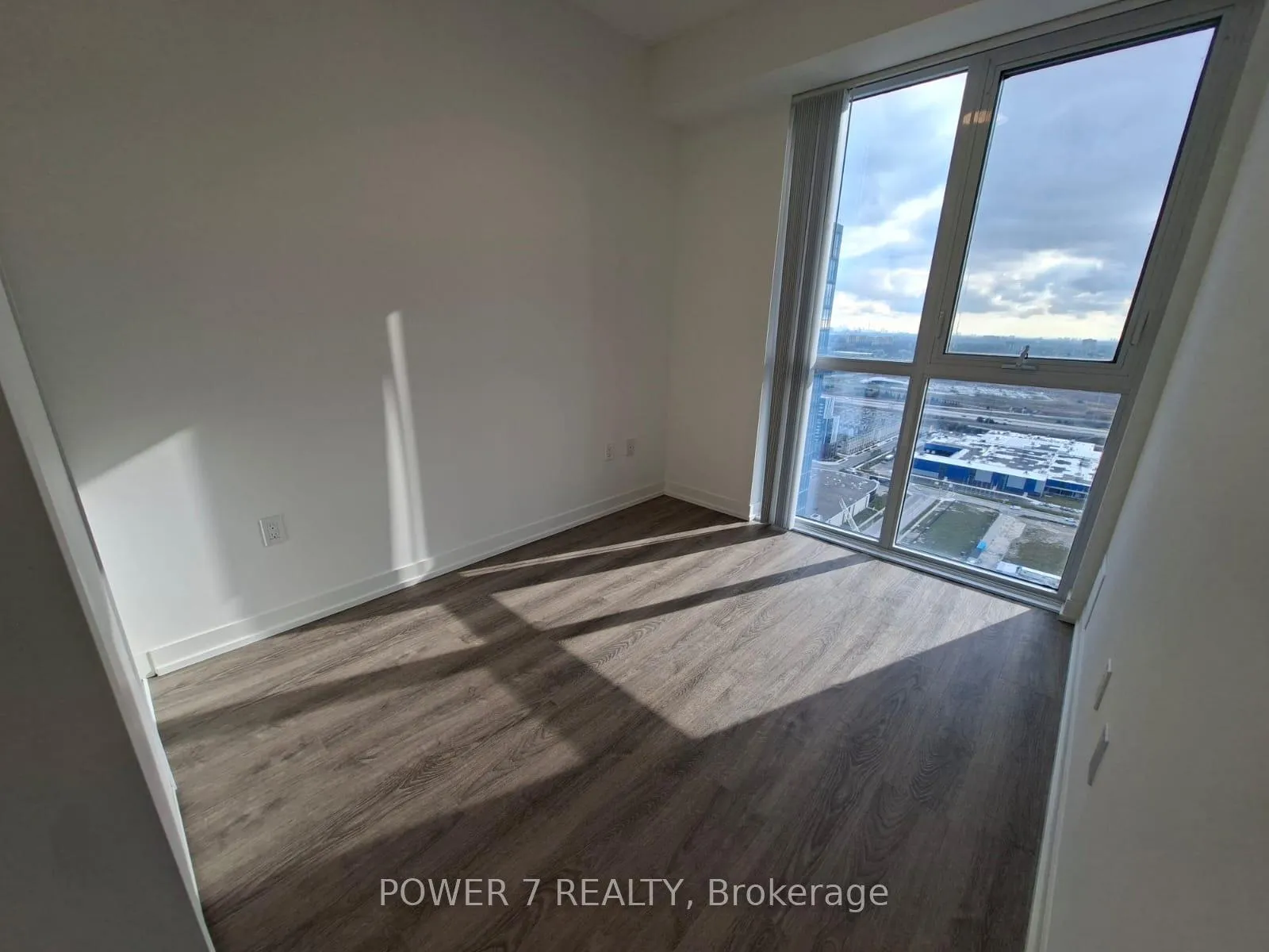 Photo 5 of Unit 4012, 8 Interchange Way, Vaughan, Vaughan Corporate Centre — HOMEH