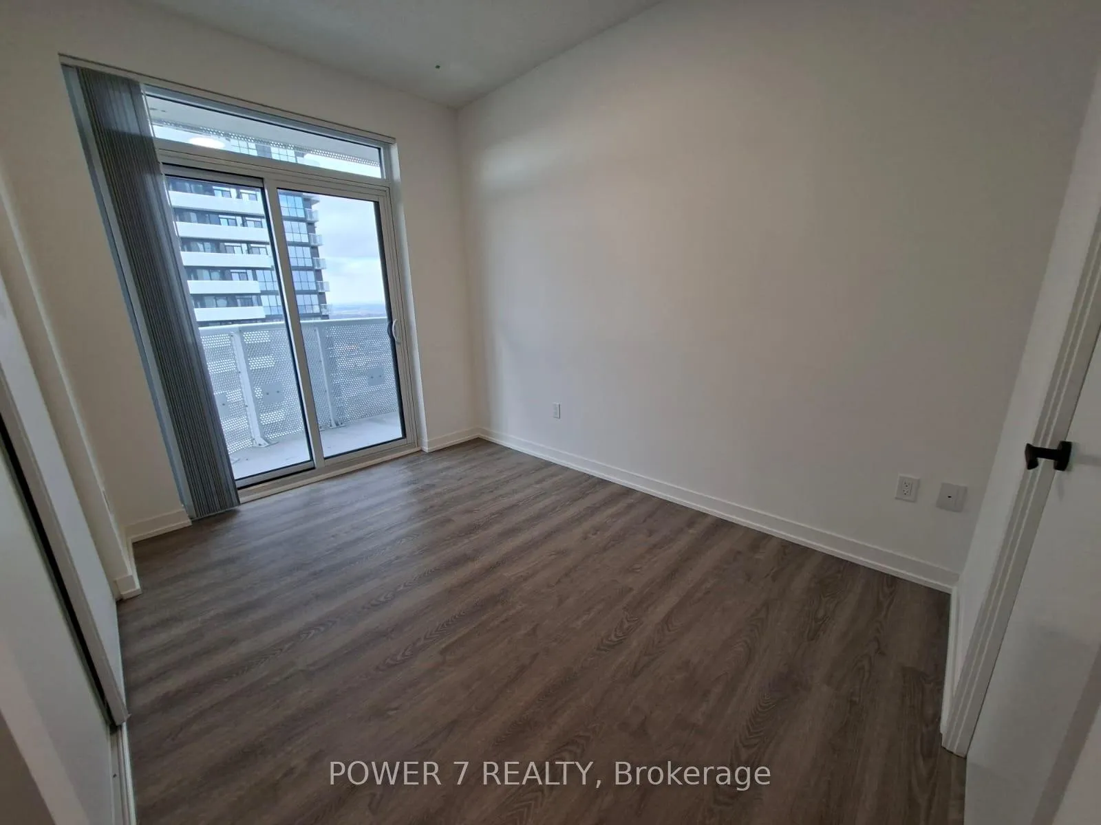 Photo 6 of Unit 4012, 8 Interchange Way, Vaughan, Vaughan Corporate Centre — HOMEH