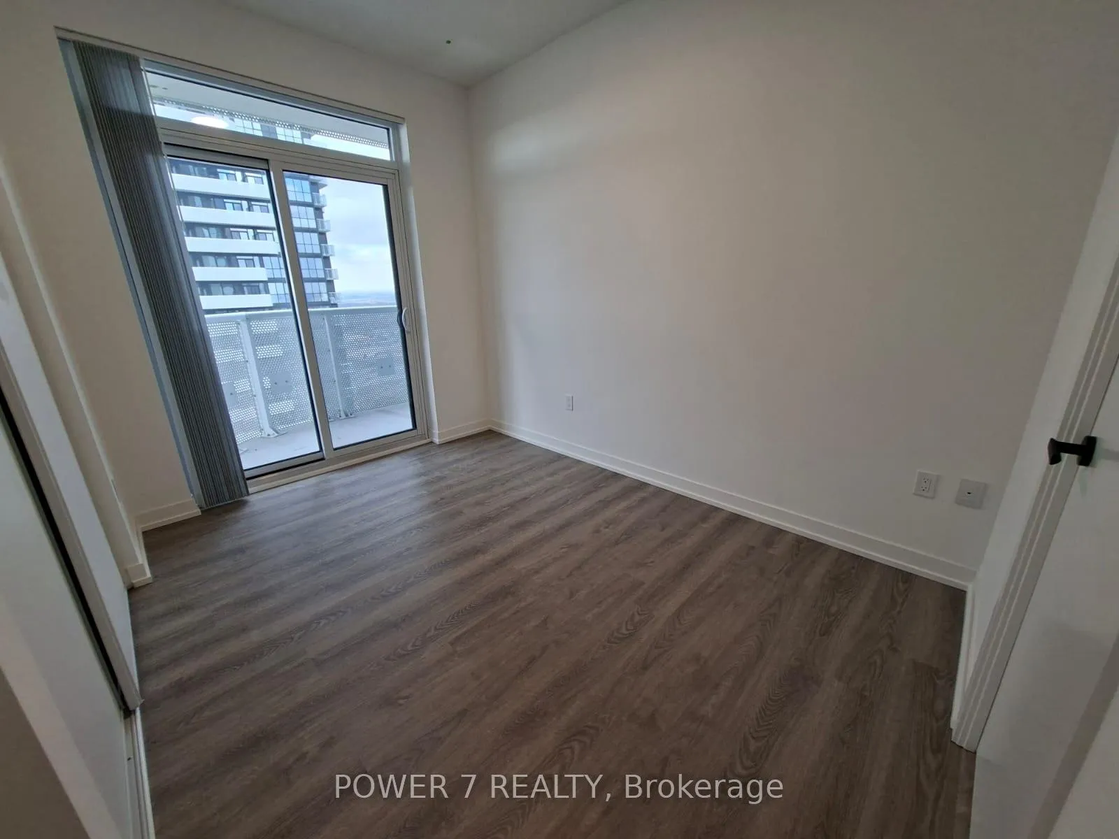 Photo 7 of Unit 4012, 8 Interchange Way, Vaughan, Vaughan Corporate Centre — HOMEH