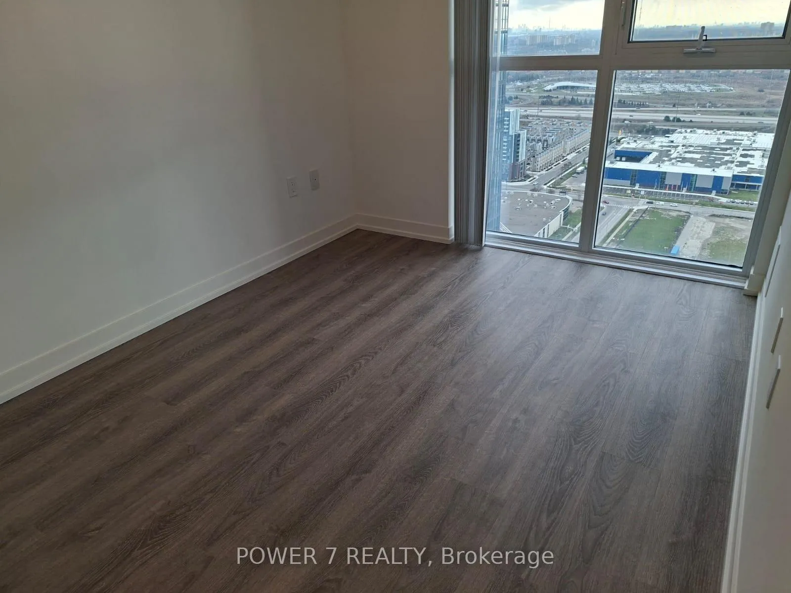 Photo 8 of Unit 4012, 8 Interchange Way, Vaughan, Vaughan Corporate Centre — HOMEH