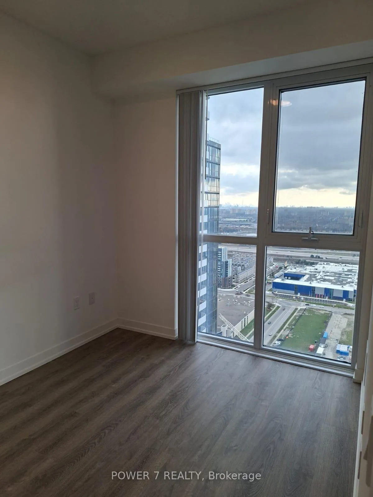 Photo 9 of Unit 4012, 8 Interchange Way, Vaughan, Vaughan Corporate Centre — HOMEH