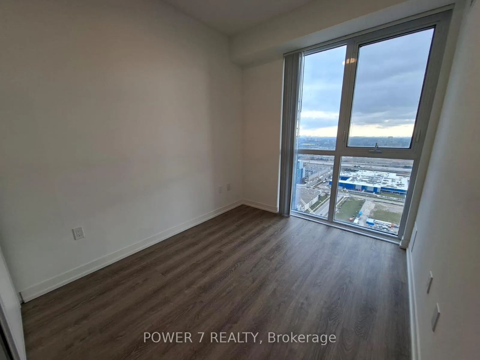 Photo 10 of Unit 4012, 8 Interchange Way, Vaughan, Vaughan Corporate Centre — HOMEH