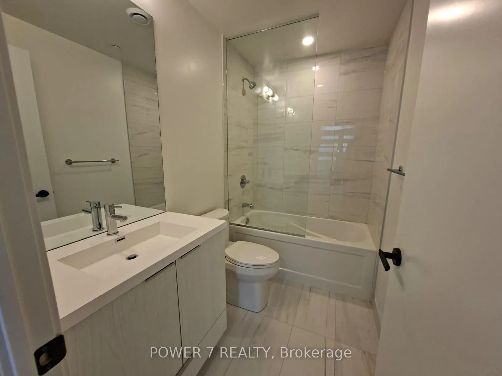 Photo 13 of Unit 4012, 8 Interchange Way, Vaughan, Vaughan Corporate Centre — HOMEH