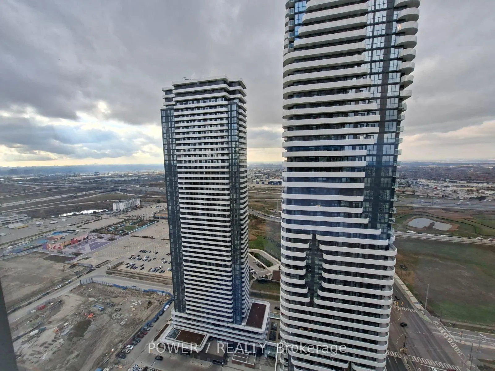 Photo 17 of Unit 4012, 8 Interchange Way, Vaughan, Vaughan Corporate Centre — HOMEH