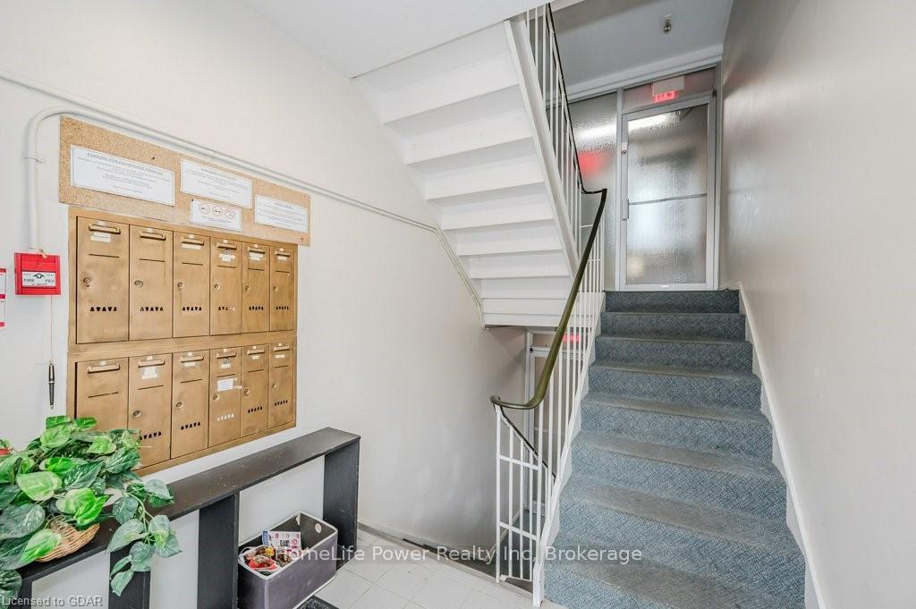 Photo 8 of Unit 302, 57 Conroy Crescent, Guelph, Dovercliffe Park/Old University — HOMEH