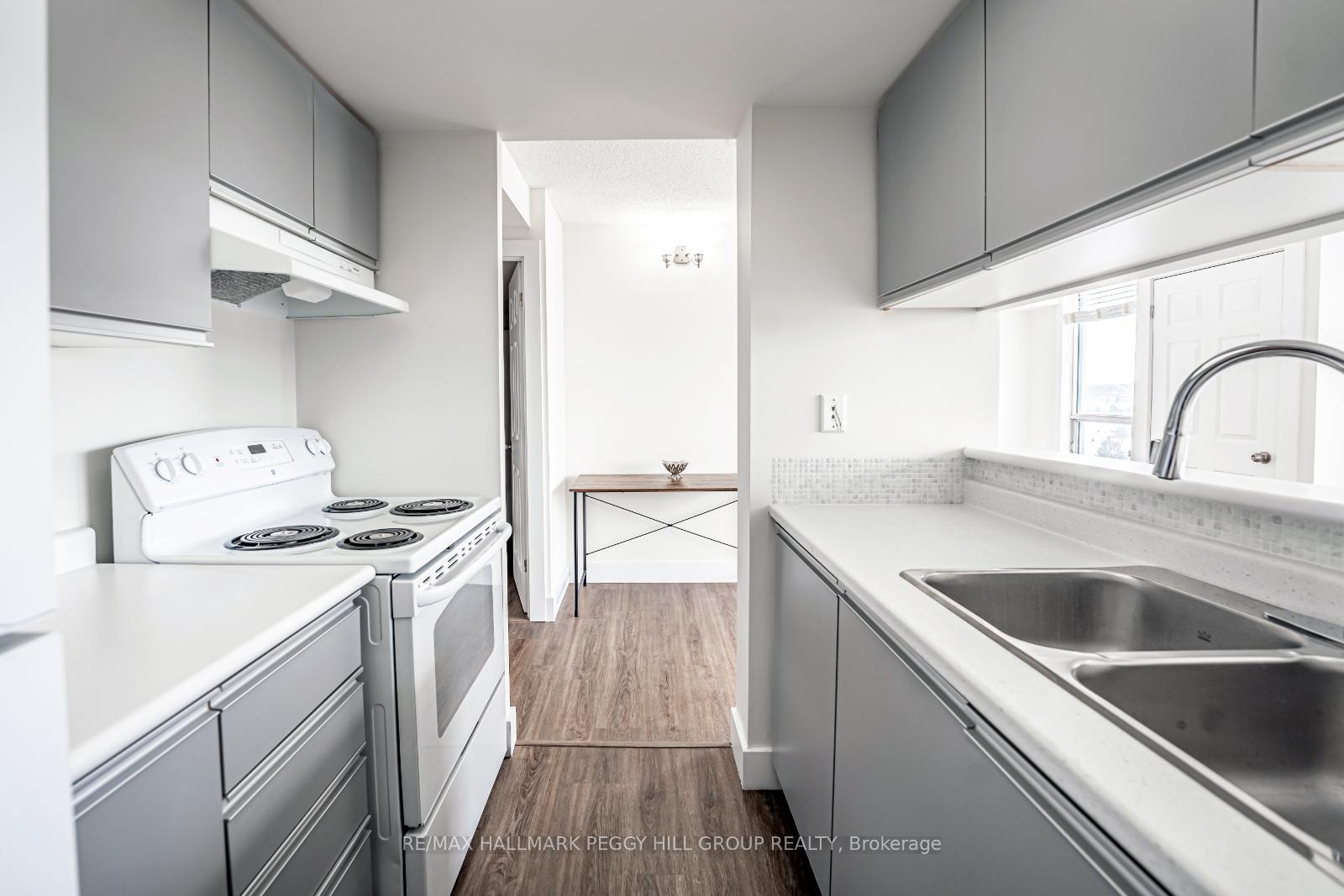 Photo 4 of Unit 701, 75 Ellen Street, Barrie, City Centre — HOMEH