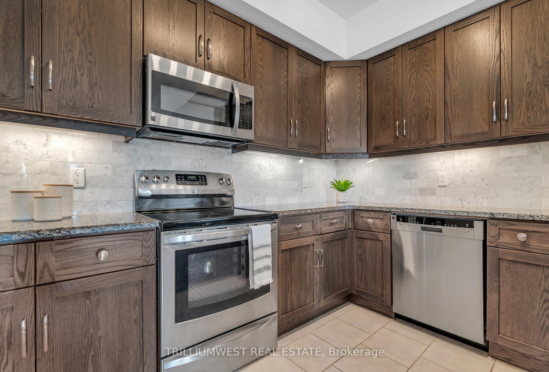 Photo 10 of Unit 28, 1114 Fairway Road N, Kitchener — HOMEH