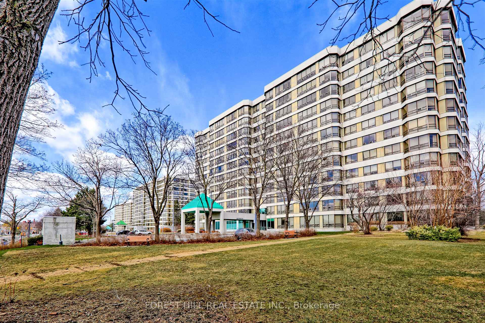 Photo 3 of Unit 507, 330 Mill Street S, Brampton, Brampton South — HOMEH