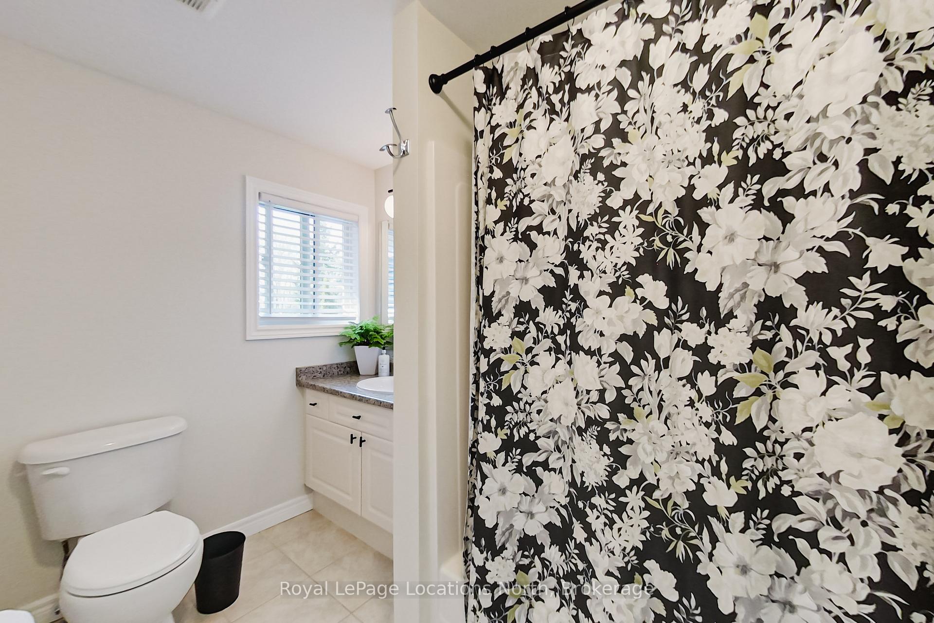 Photo 33 of 10 Georgian Meadows Drive, Collingwood — HOMEH