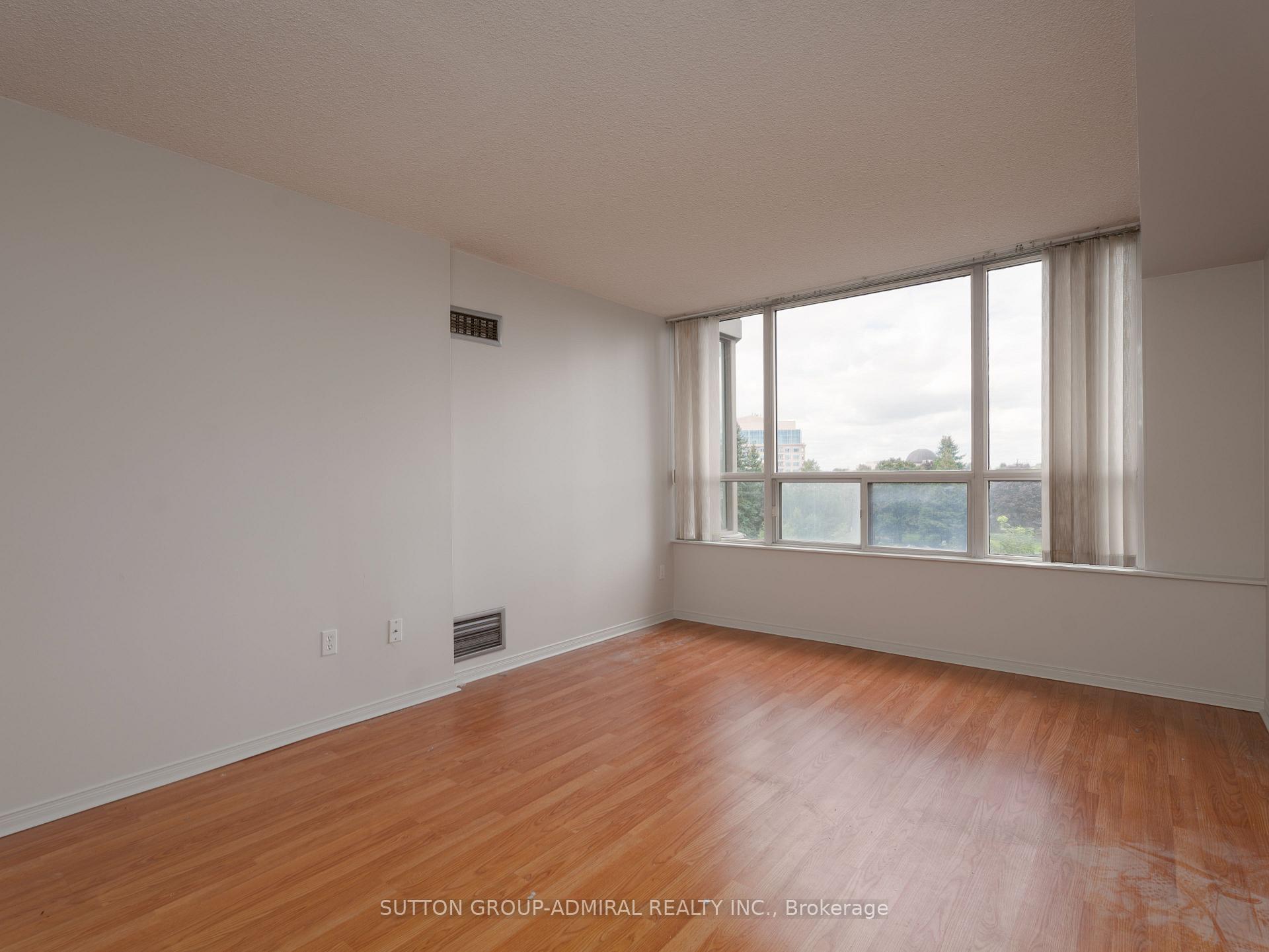 Photo 6 of Unit 412, 11 Townsgate Drive, Vaughan, Crestwood-Springfarm-Yorkhill — HOMEH