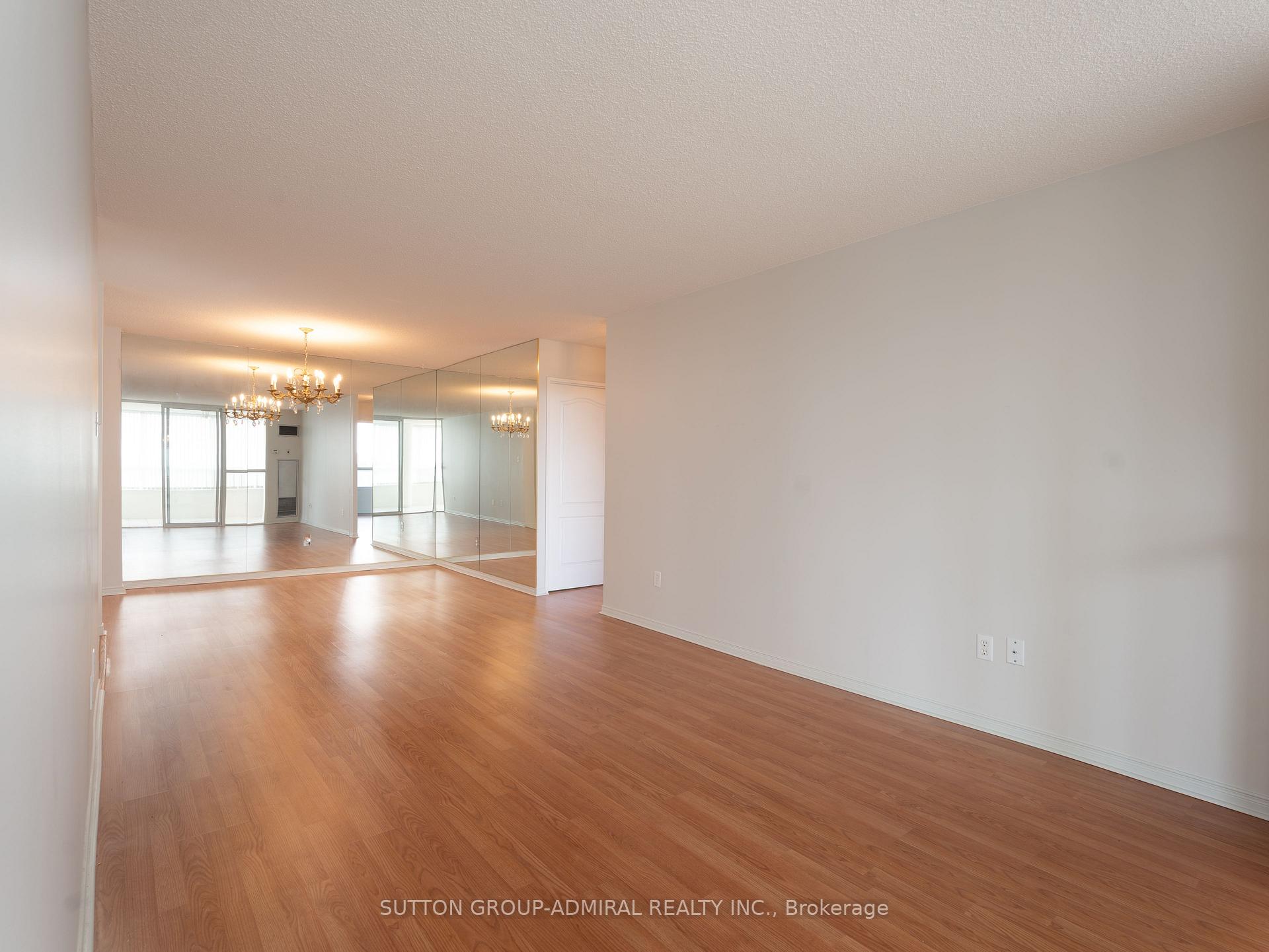 Photo 7 of Unit 412, 11 Townsgate Drive, Vaughan, Crestwood-Springfarm-Yorkhill — HOMEH