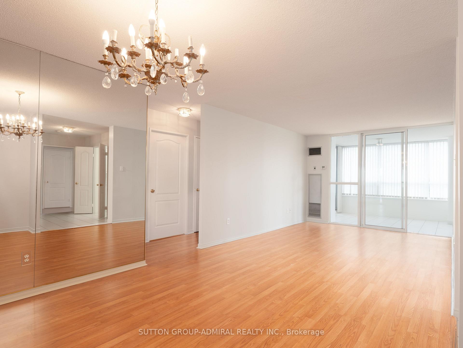 Photo 8 of Unit 412, 11 Townsgate Drive, Vaughan, Crestwood-Springfarm-Yorkhill — HOMEH