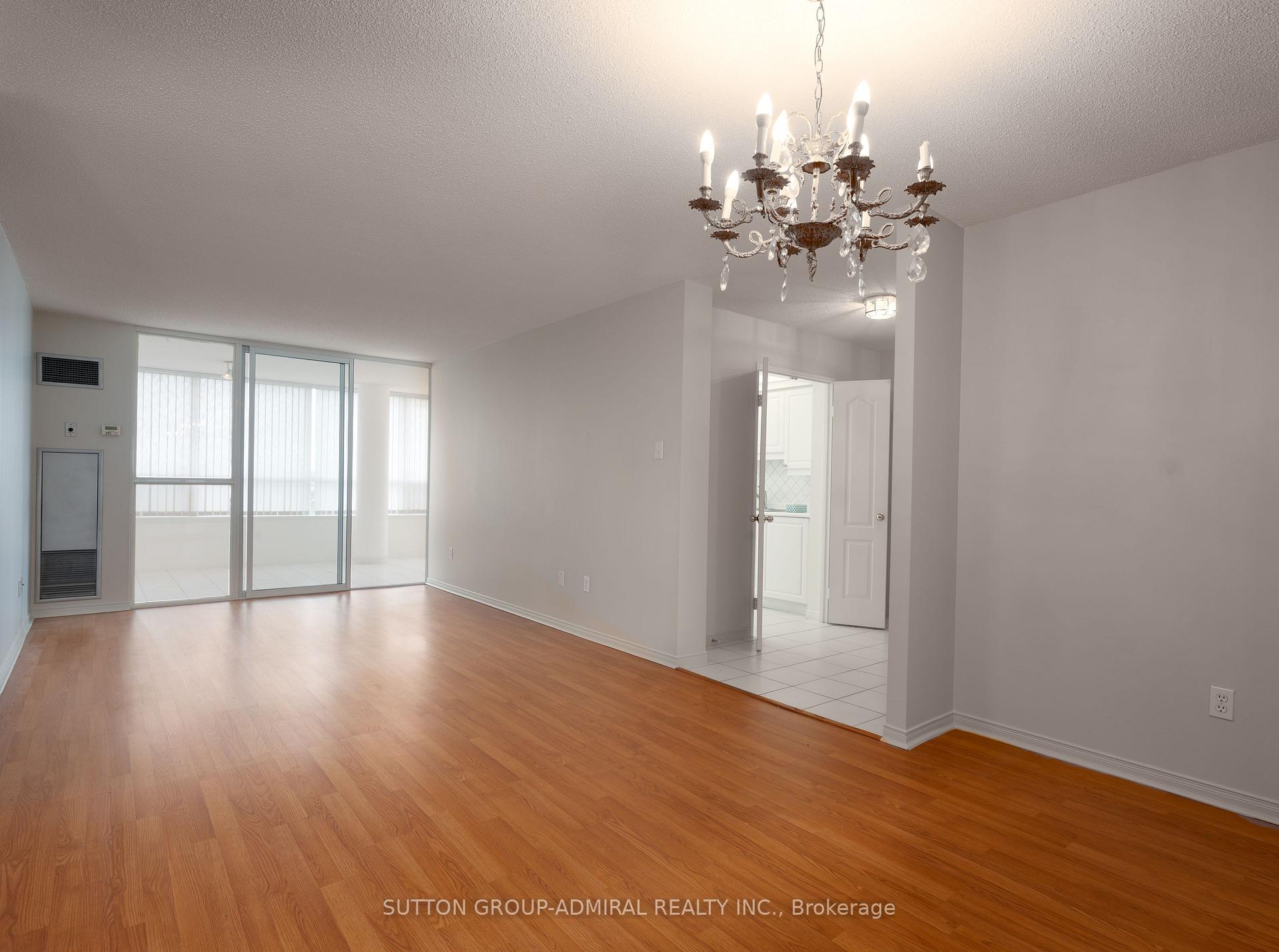 Photo 10 of Unit 412, 11 Townsgate Drive, Vaughan, Crestwood-Springfarm-Yorkhill — HOMEH