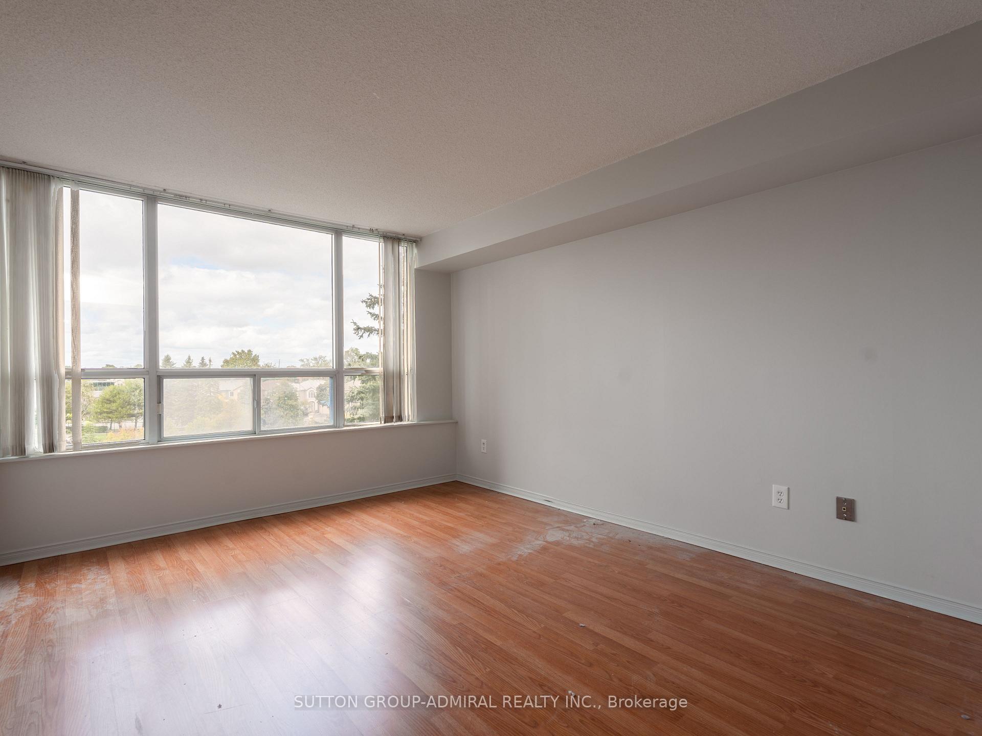 Photo 11 of Unit 412, 11 Townsgate Drive, Vaughan, Crestwood-Springfarm-Yorkhill — HOMEH