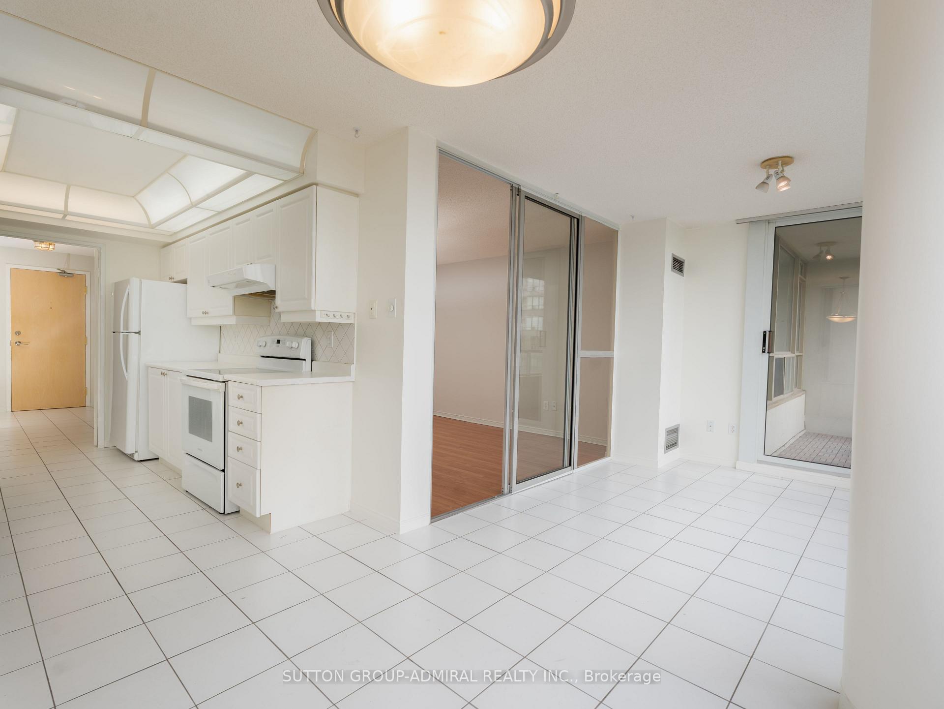 Photo 12 of Unit 412, 11 Townsgate Drive, Vaughan, Crestwood-Springfarm-Yorkhill — HOMEH