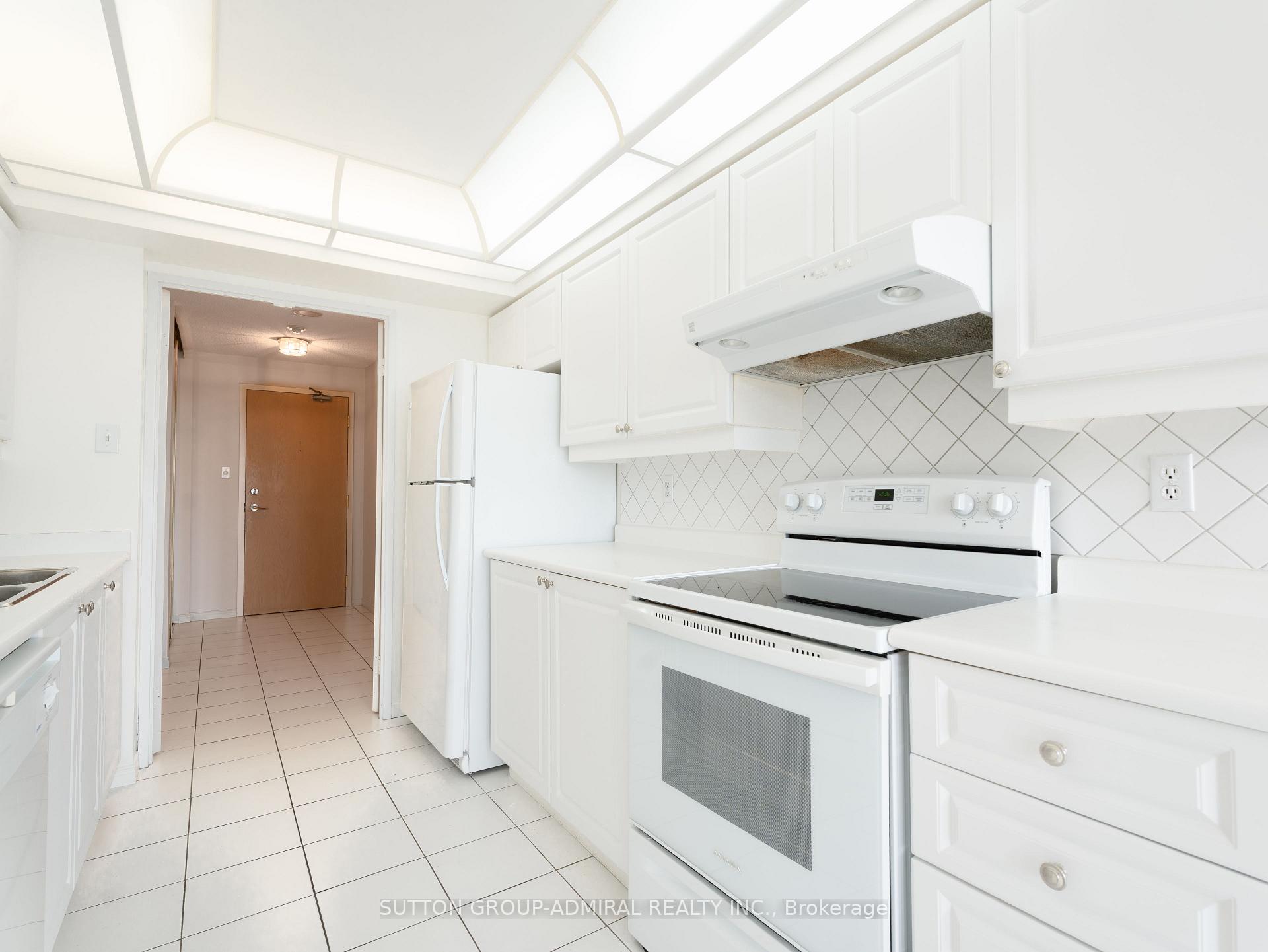Photo 13 of Unit 412, 11 Townsgate Drive, Vaughan, Crestwood-Springfarm-Yorkhill — HOMEH