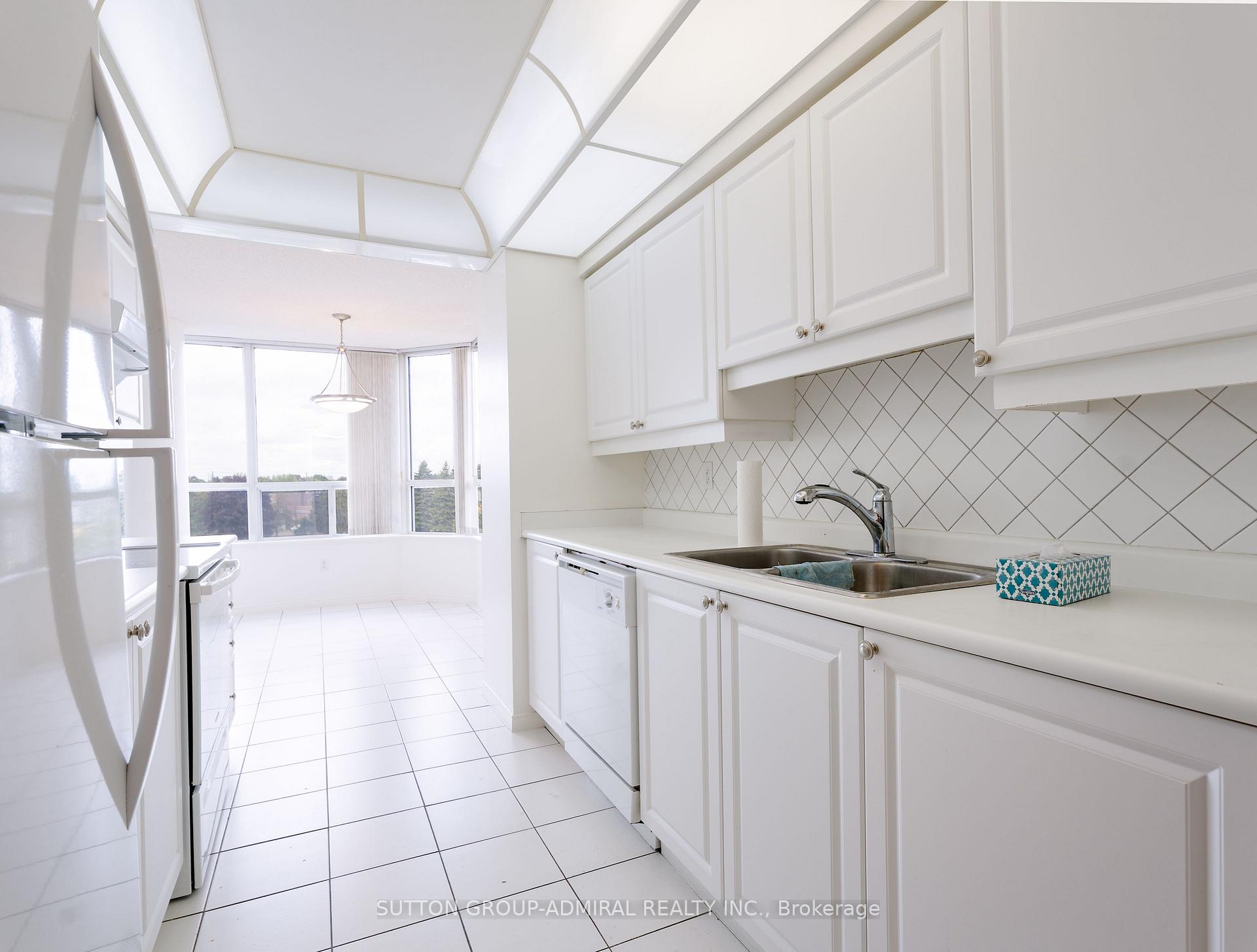 Photo 16 of Unit 412, 11 Townsgate Drive, Vaughan, Crestwood-Springfarm-Yorkhill — HOMEH