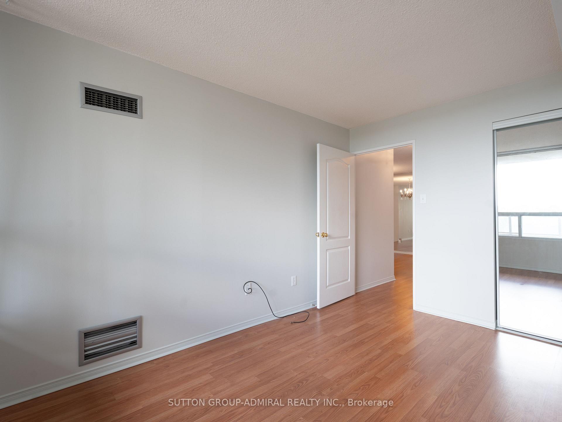 Photo 18 of Unit 412, 11 Townsgate Drive, Vaughan, Crestwood-Springfarm-Yorkhill — HOMEH