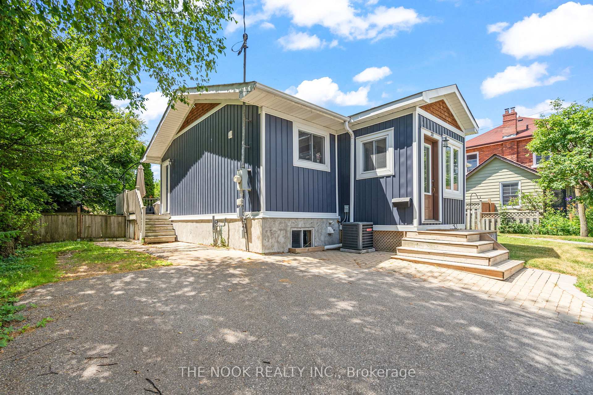 Photo 2 of 30 Lamb's Lane, Clarington, Bowmanville — HOMEH