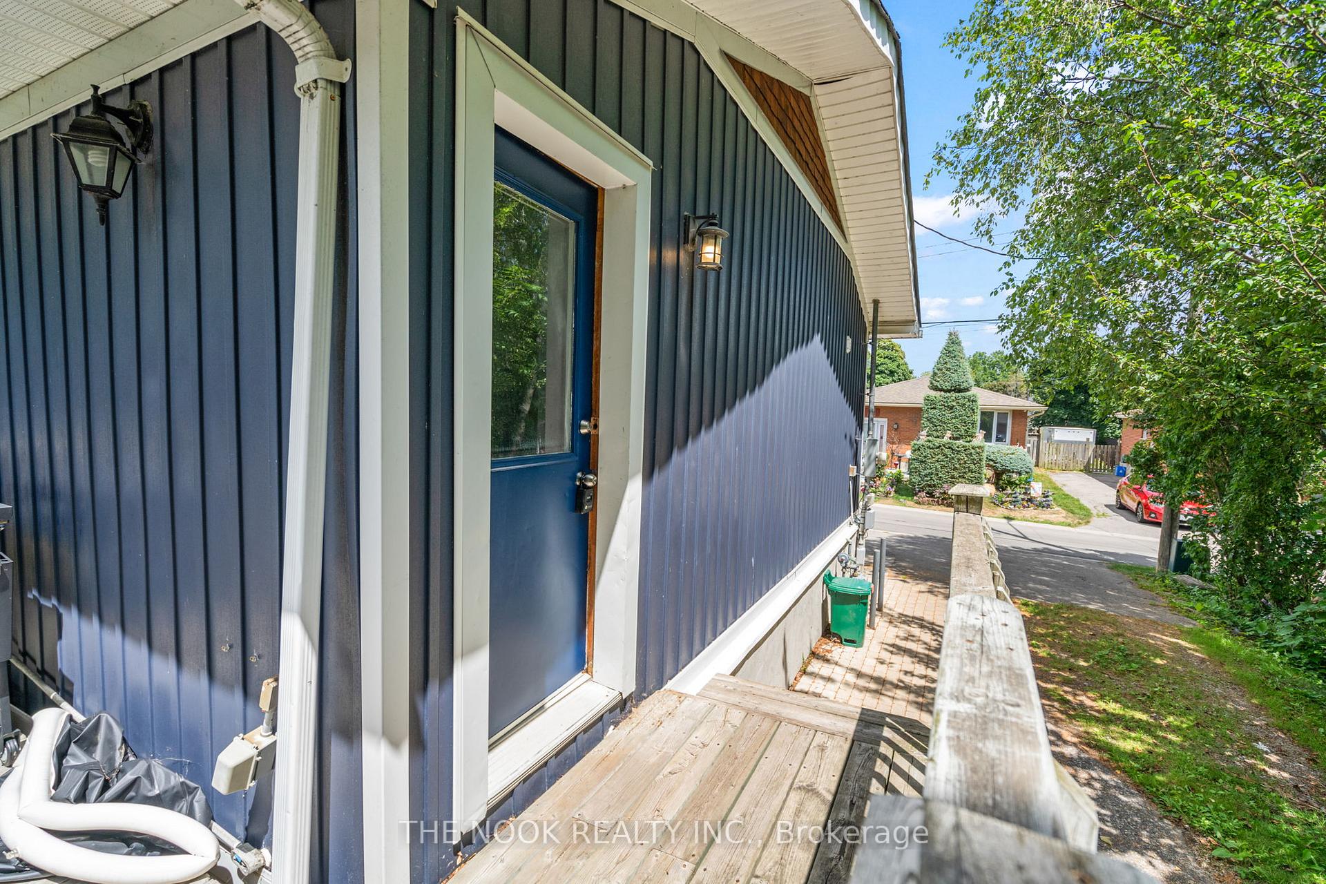 Photo 4 of 30 Lamb's Lane, Clarington, Bowmanville — HOMEH