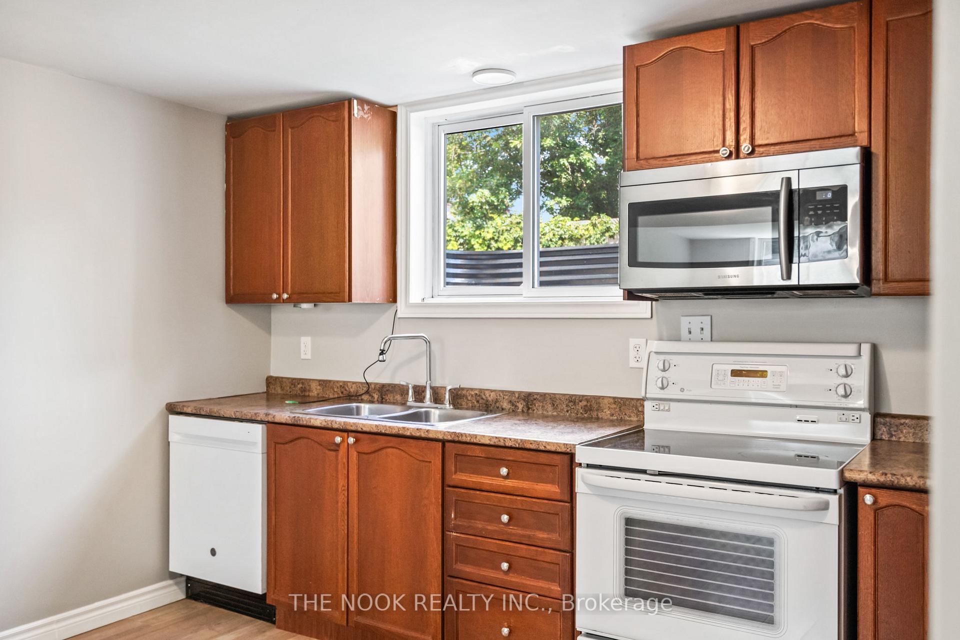 Photo 16 of 30 Lamb's Lane, Clarington, Bowmanville — HOMEH