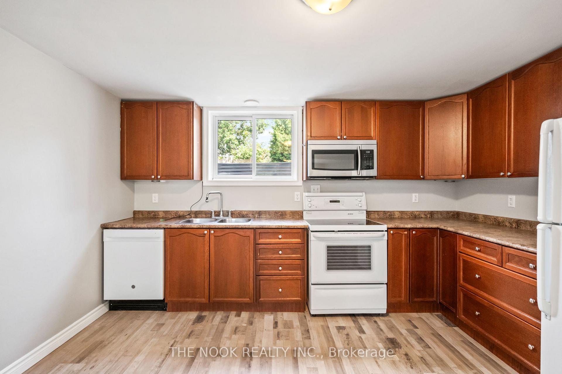 Photo 17 of 30 Lamb's Lane, Clarington, Bowmanville — HOMEH