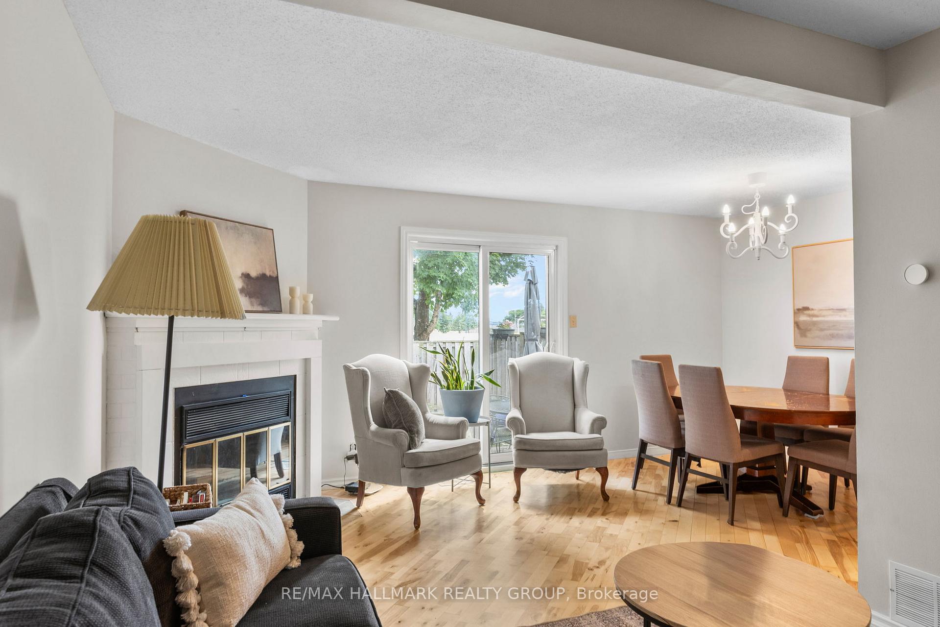 Photo 4 of 1598 Hoskins Crescent, Ottawa, Fallingbrook/Pineridge — HOMEH
