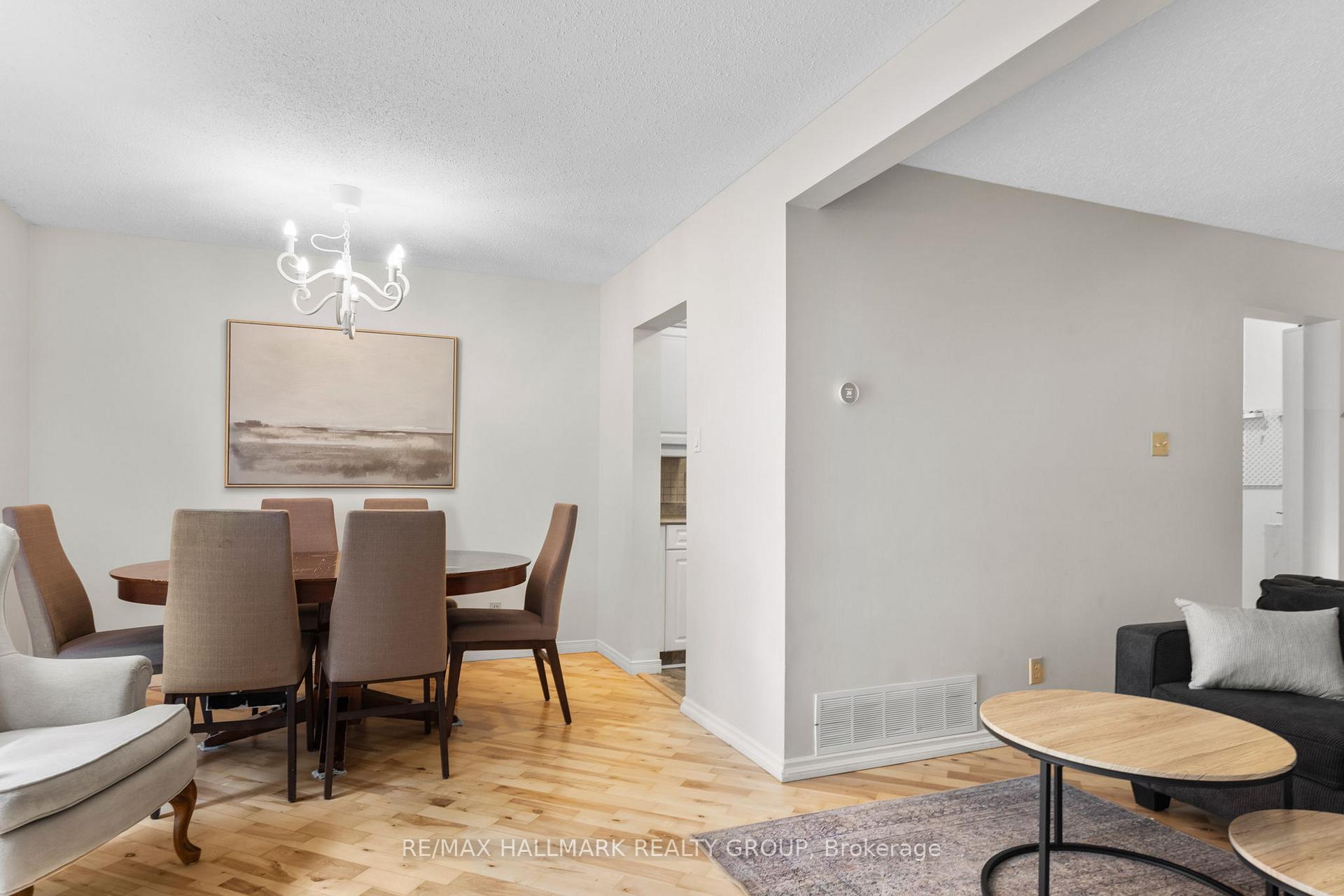 Photo 5 of 1598 Hoskins Crescent, Ottawa, Fallingbrook/Pineridge — HOMEH