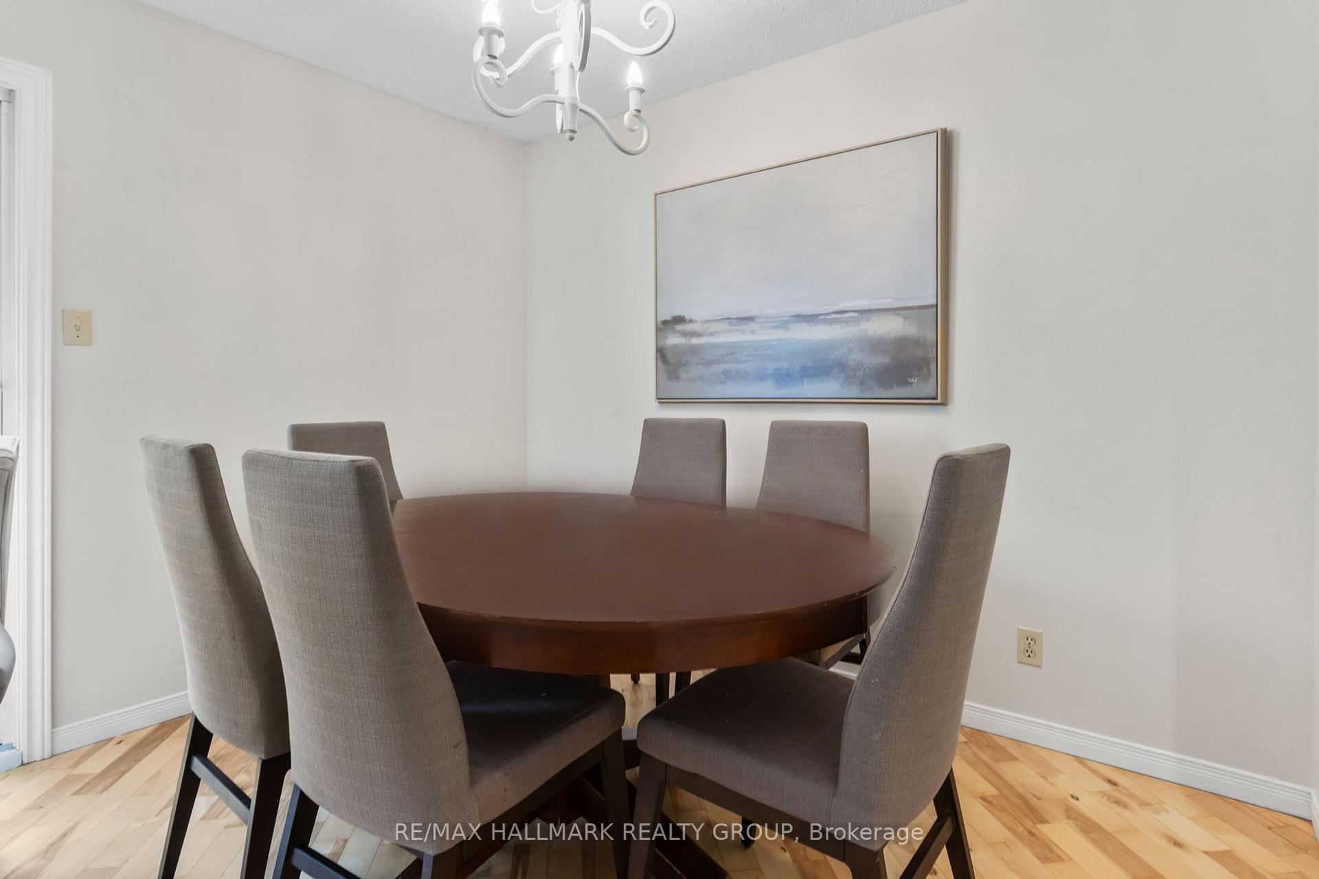 Photo 6 of 1598 Hoskins Crescent, Ottawa, Fallingbrook/Pineridge — HOMEH
