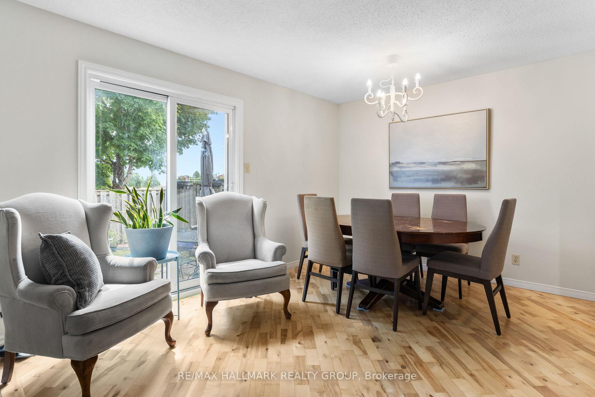 Photo 8 of 1598 Hoskins Crescent, Ottawa, Fallingbrook/Pineridge — HOMEH