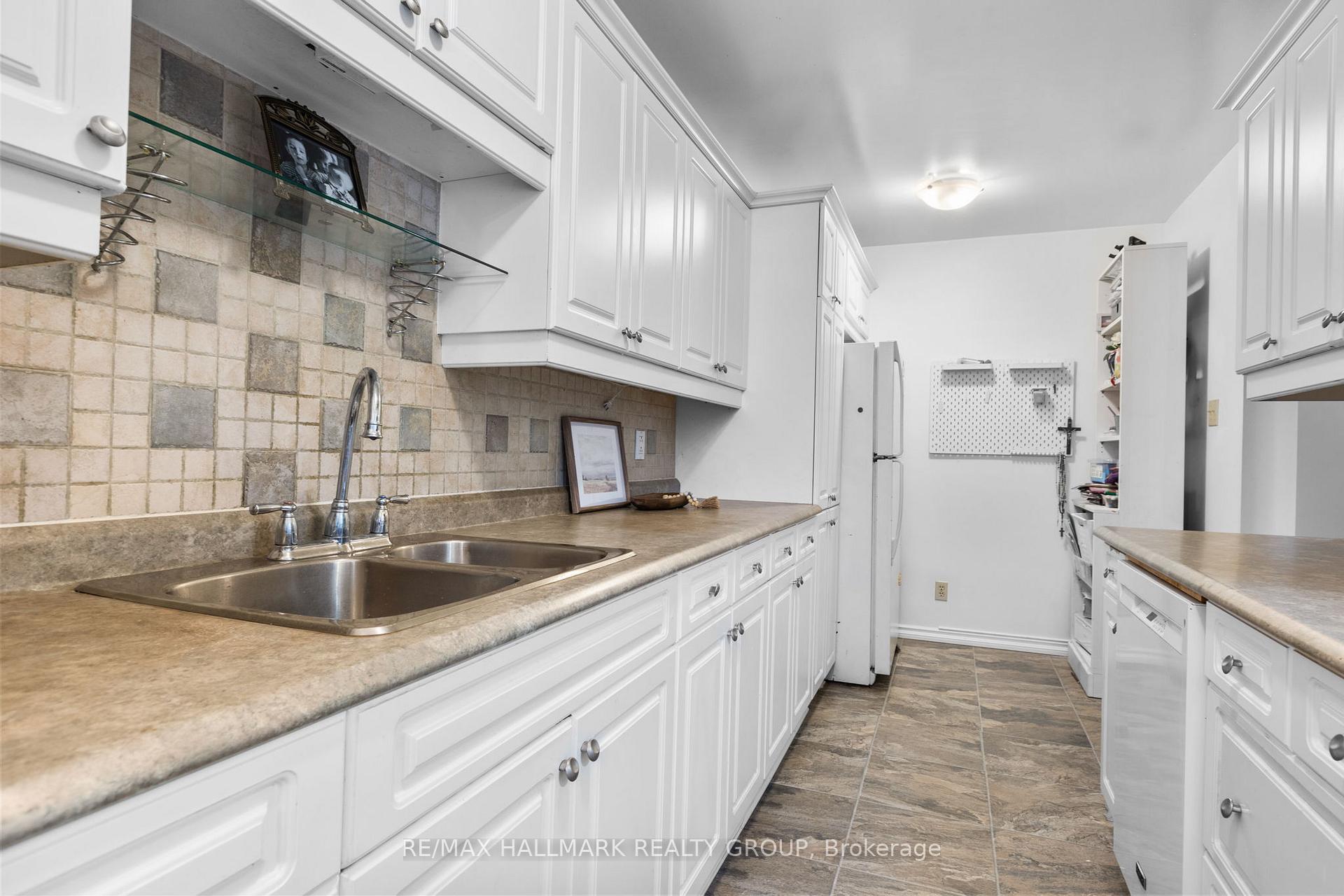 Photo 9 of 1598 Hoskins Crescent, Ottawa, Fallingbrook/Pineridge — HOMEH