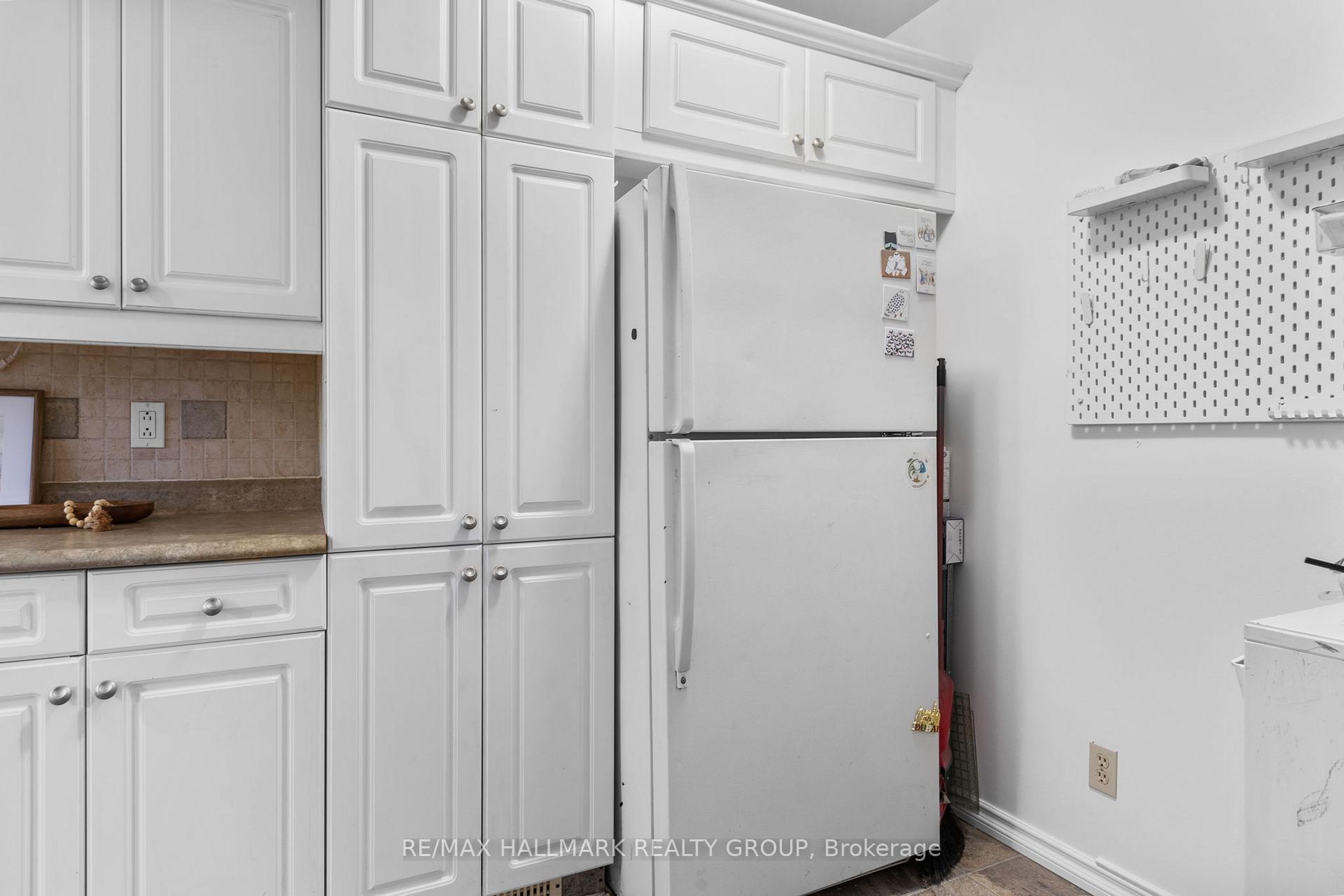 Photo 10 of 1598 Hoskins Crescent, Ottawa, Fallingbrook/Pineridge — HOMEH