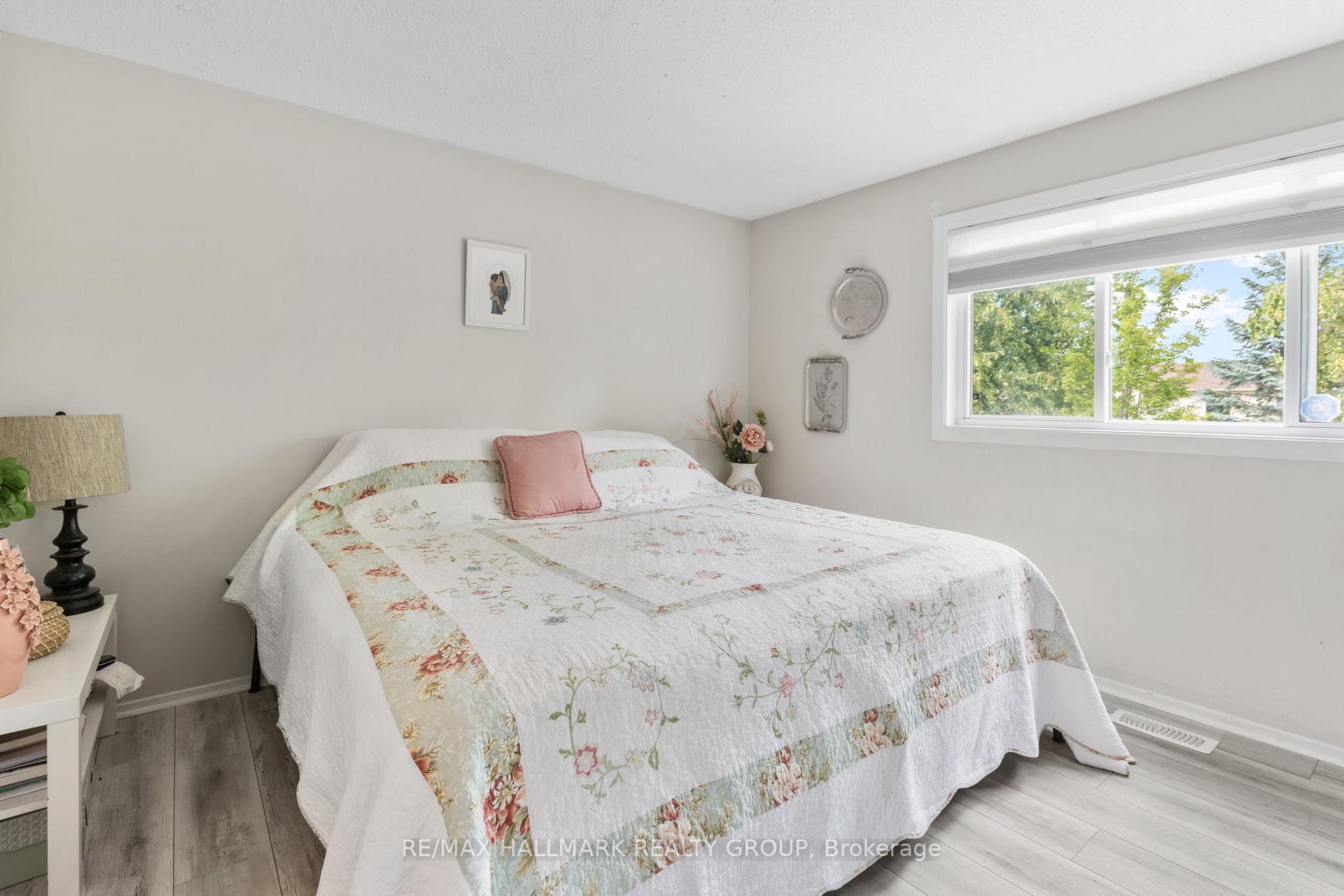 Photo 12 of 1598 Hoskins Crescent, Ottawa, Fallingbrook/Pineridge — HOMEH