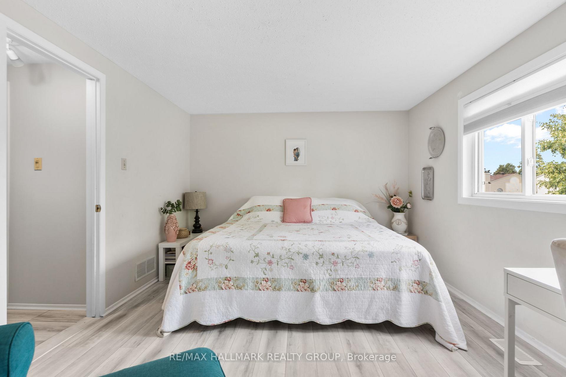 Photo 14 of 1598 Hoskins Crescent, Ottawa, Fallingbrook/Pineridge — HOMEH