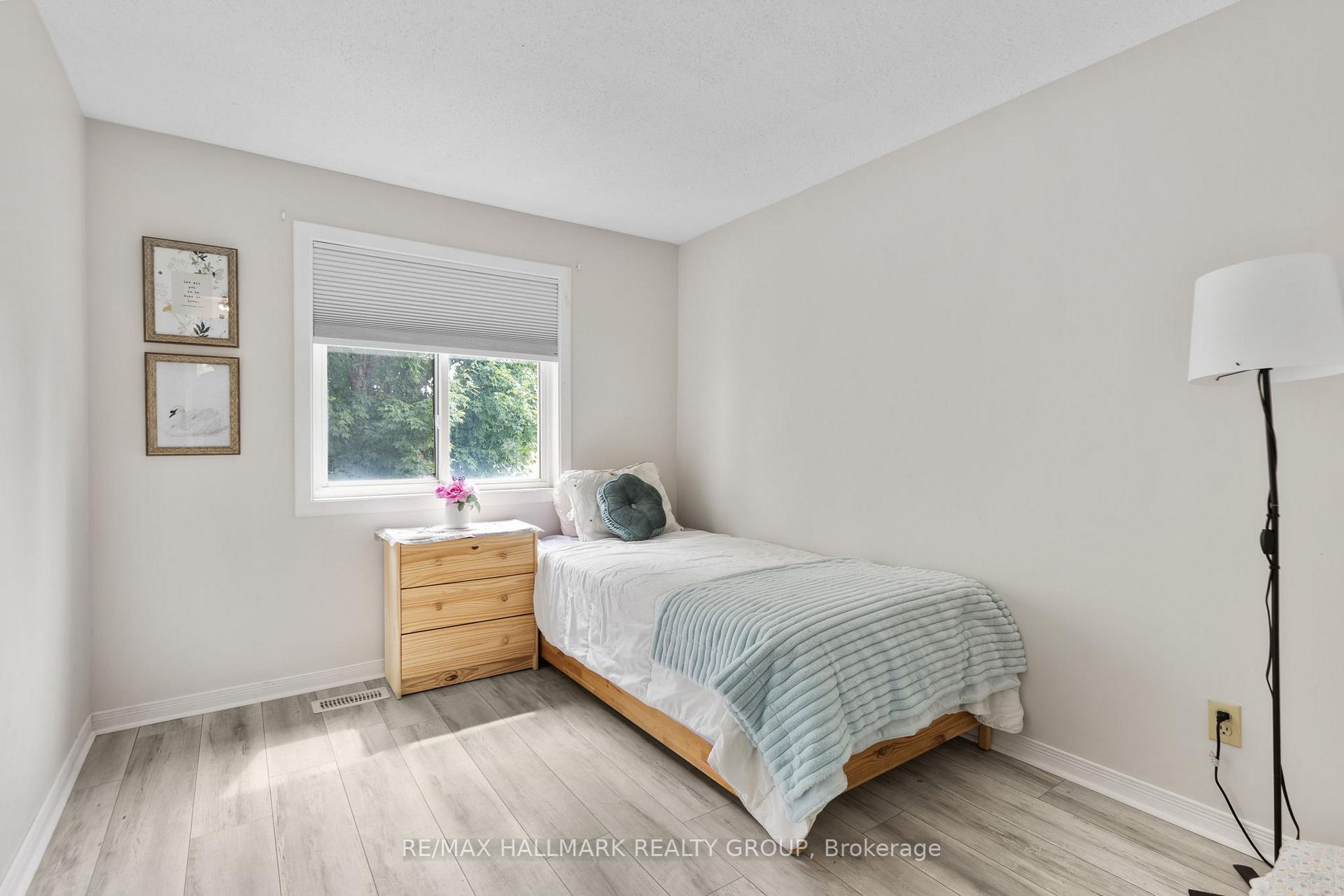 Photo 15 of 1598 Hoskins Crescent, Ottawa, Fallingbrook/Pineridge — HOMEH