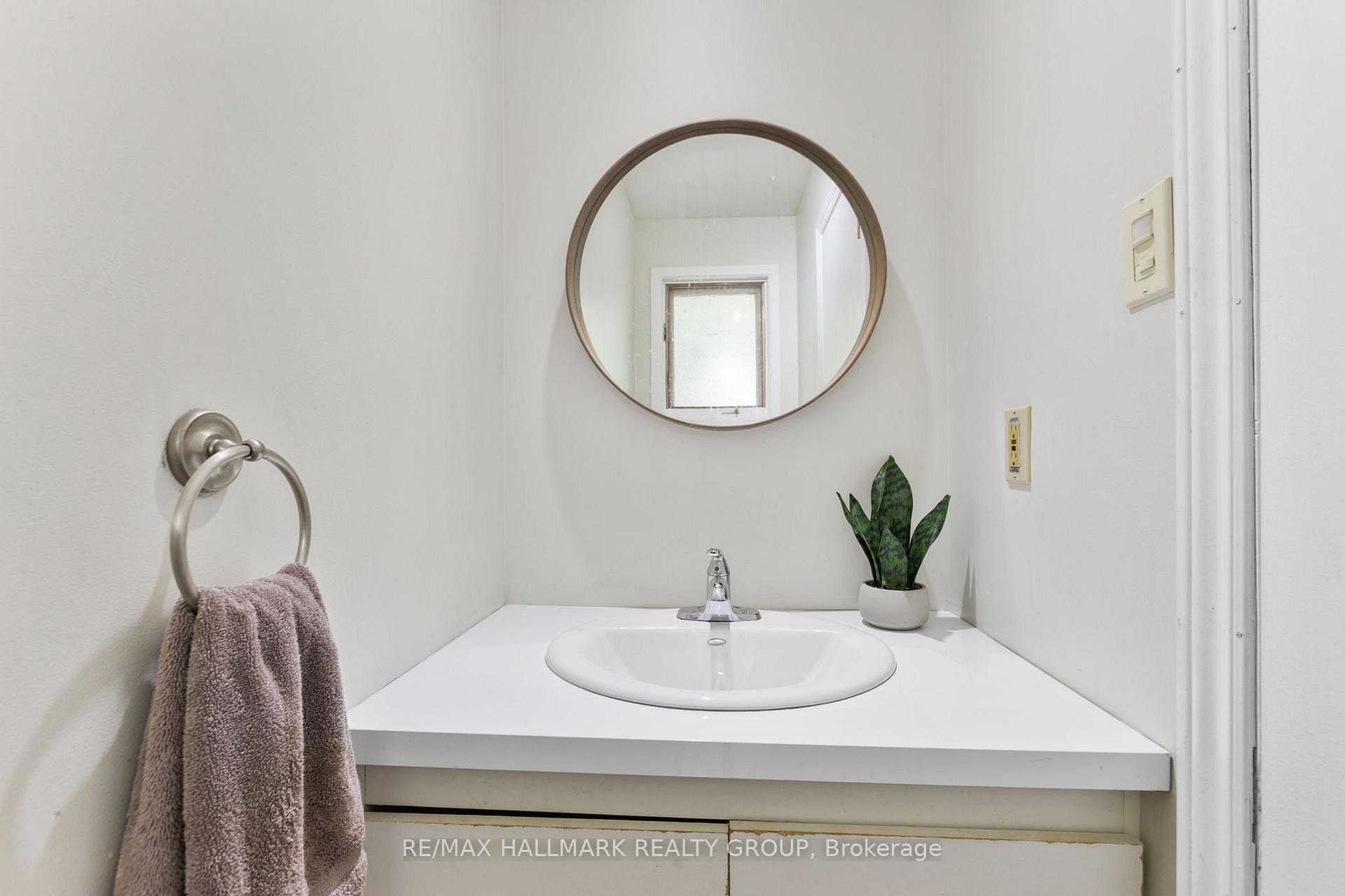 Photo 18 of 1598 Hoskins Crescent, Ottawa, Fallingbrook/Pineridge — HOMEH