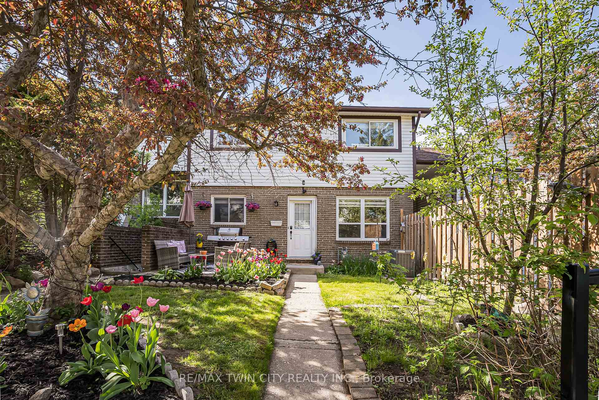 Front of Unit 3, 391 Pioneer Drive