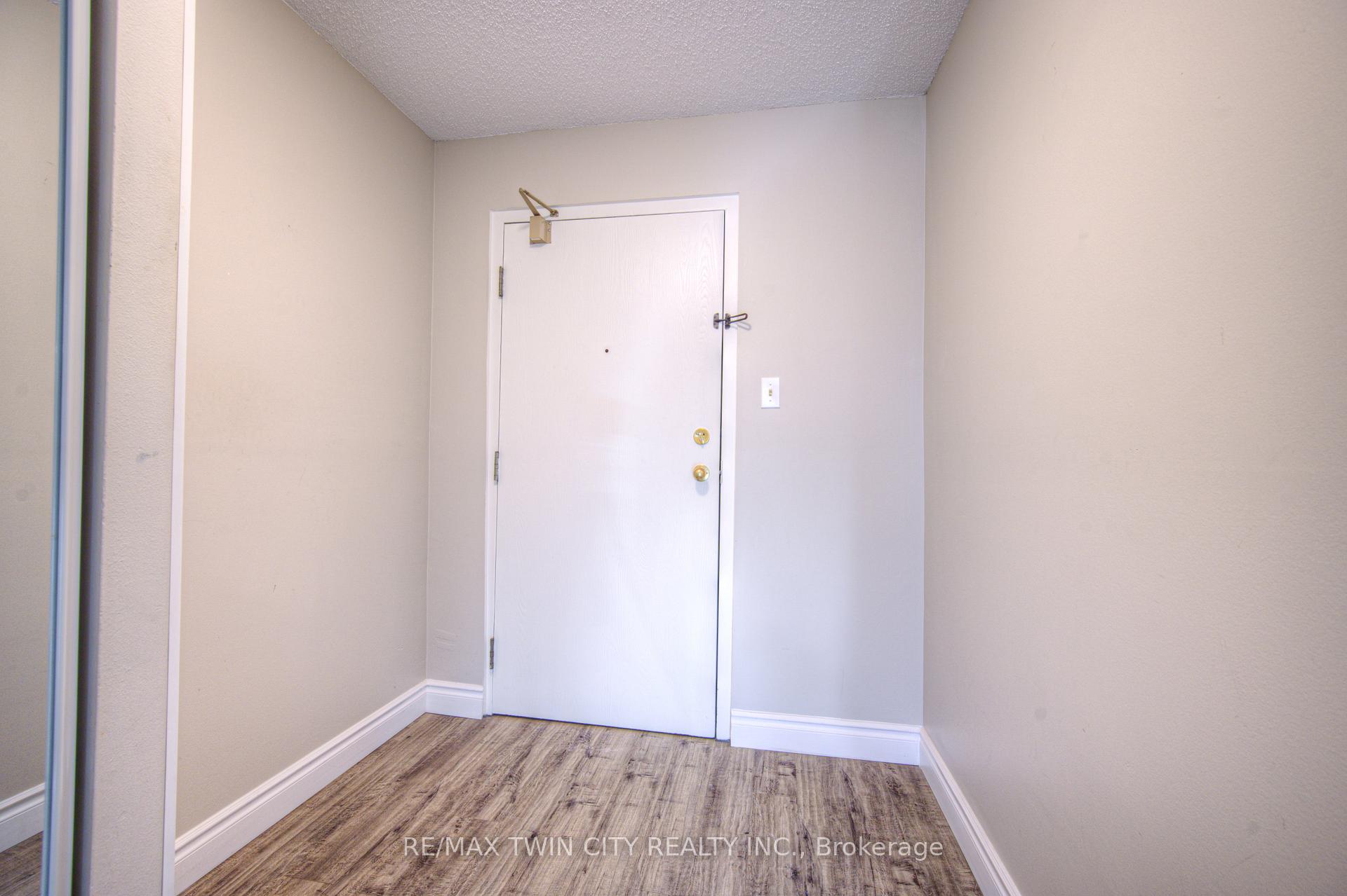 Photo 4 of Unit 1105, 35 Green Valley Drive, Waterloo — HOMEH