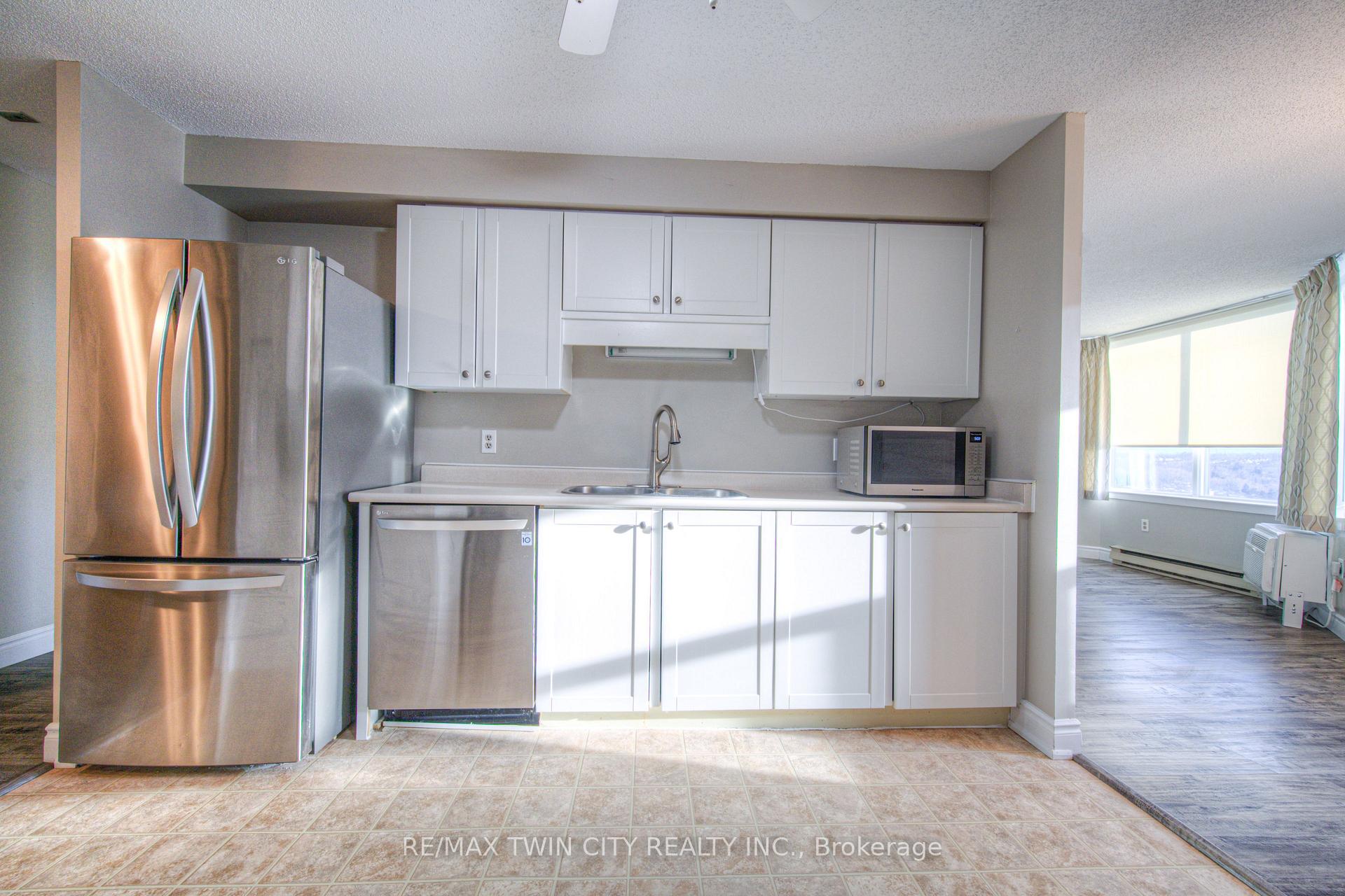 Photo 6 of Unit 1105, 35 Green Valley Drive, Waterloo — HOMEH