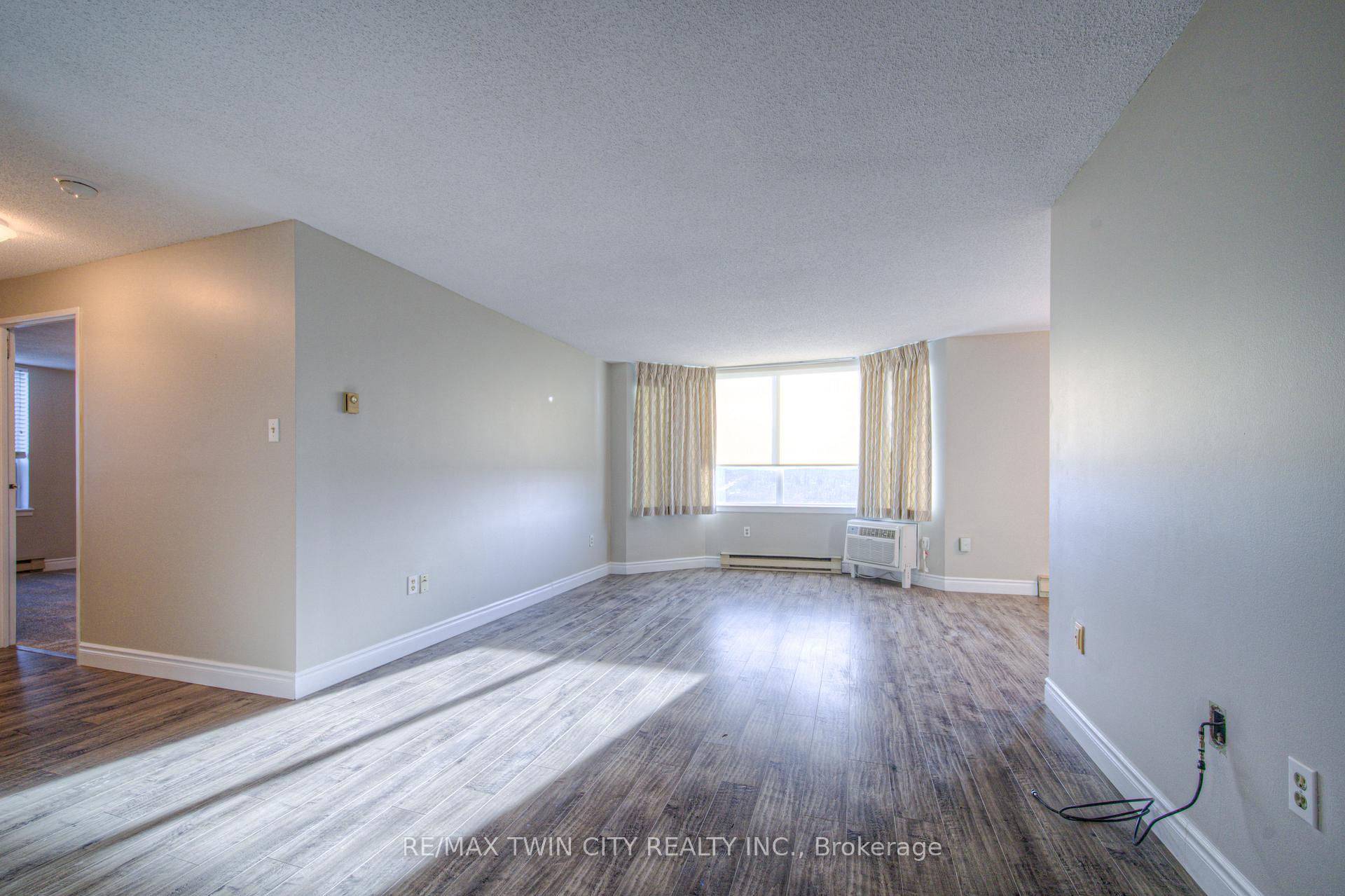 Photo 10 of Unit 1105, 35 Green Valley Drive, Waterloo — HOMEH