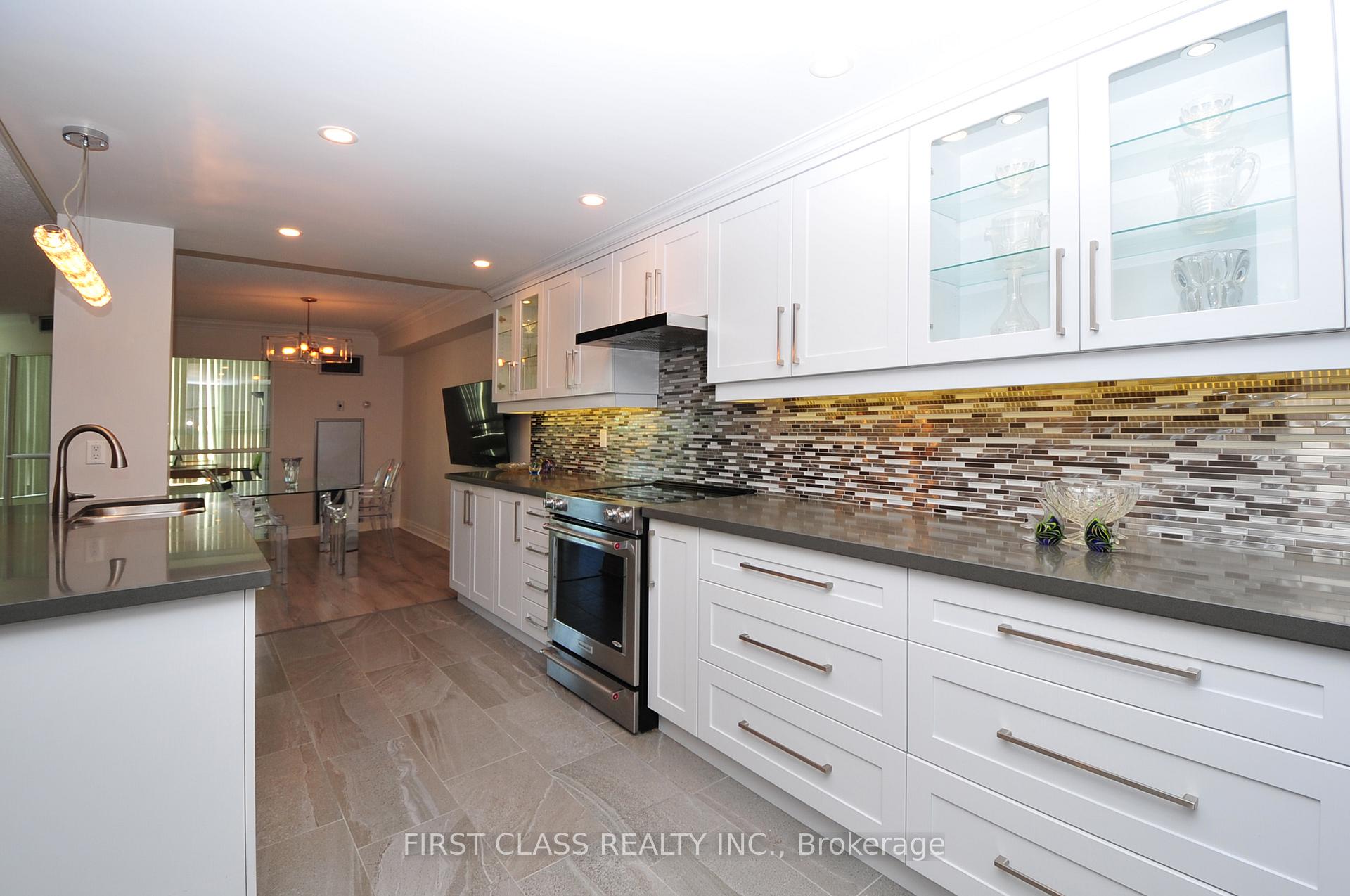 Photo 2 of Unit 506, 7905 Bayview Avenue, Markham, Aileen-Willowbrook — HOMEH