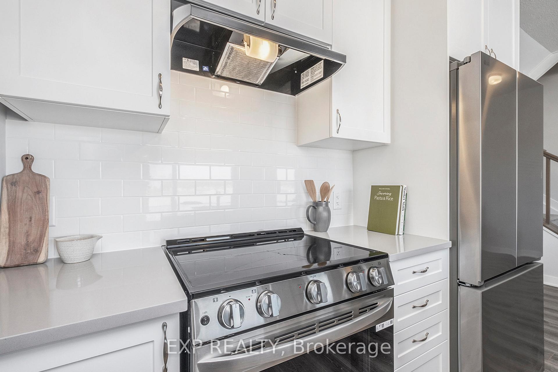 Photo 12 of 426 Mishi Private, Ottawa, CFB Rockcliffe and Area — HOMEH
