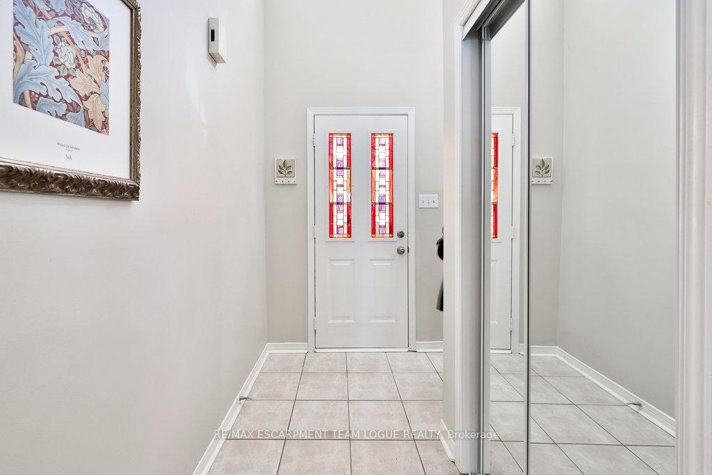 Photo 4 of Unit 11, 104 Frances Avenue, Hamilton, Stoney Creek — HOMEH