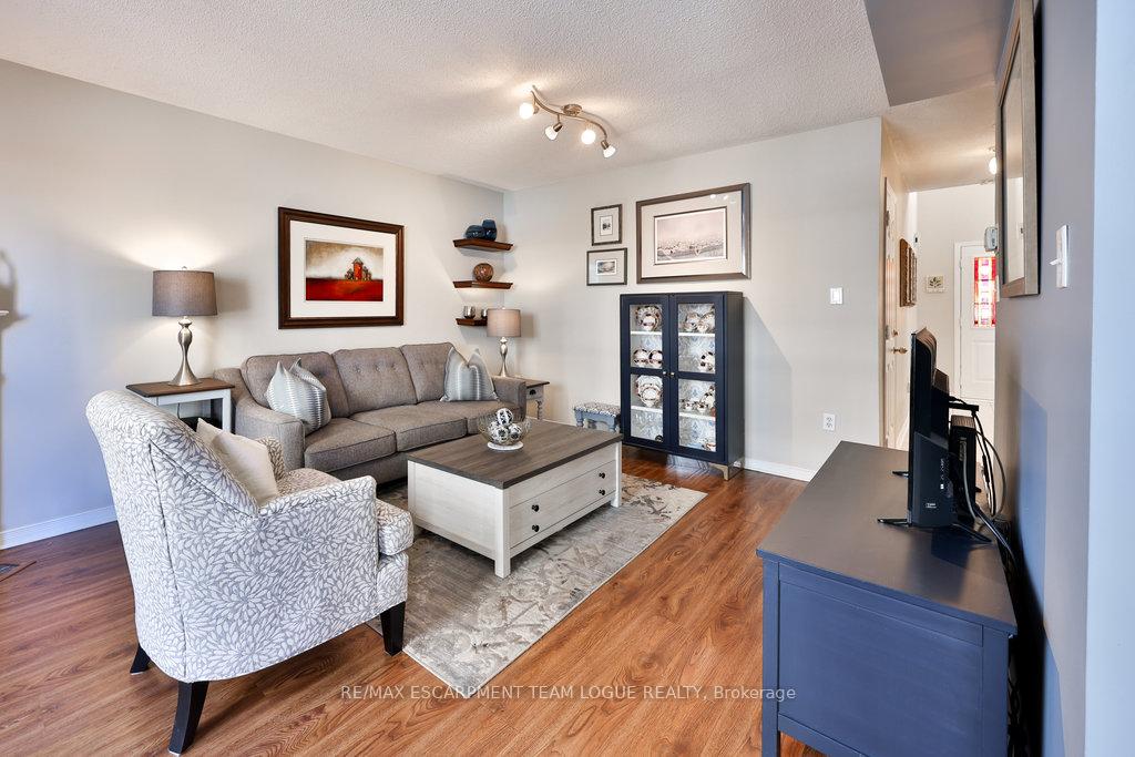 Photo 7 of Unit 11, 104 Frances Avenue, Hamilton, Stoney Creek — HOMEH